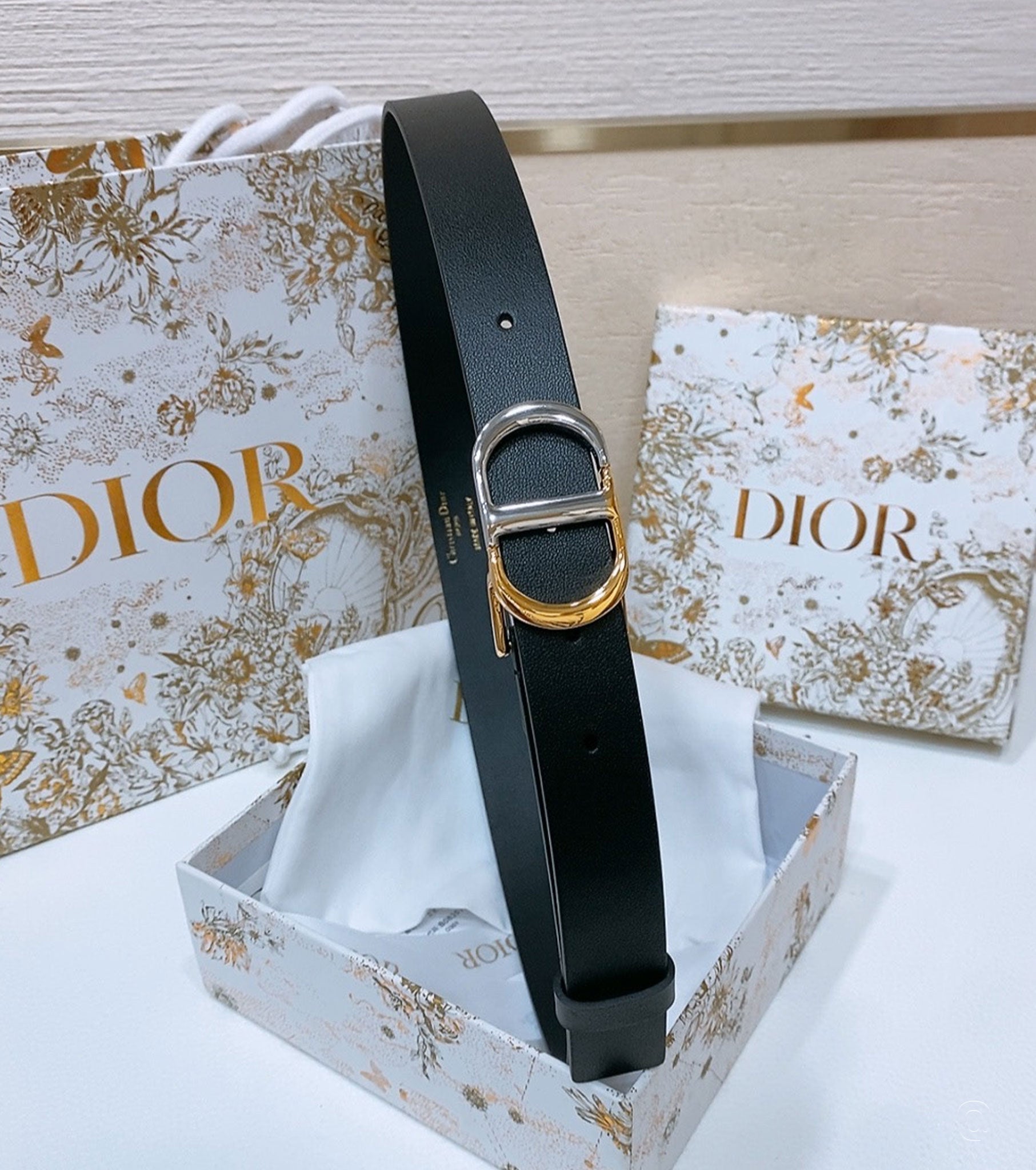 30 Montaigne Belt