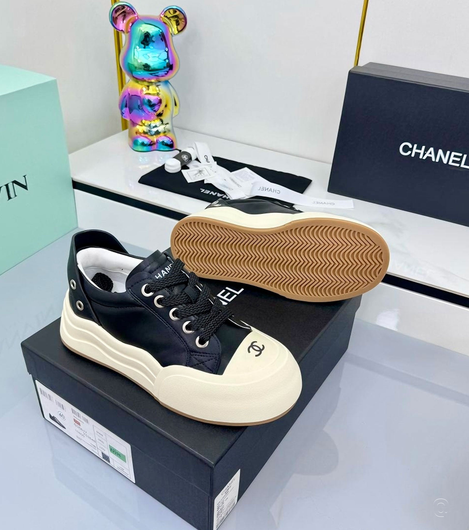 Women 25C Sneakers
