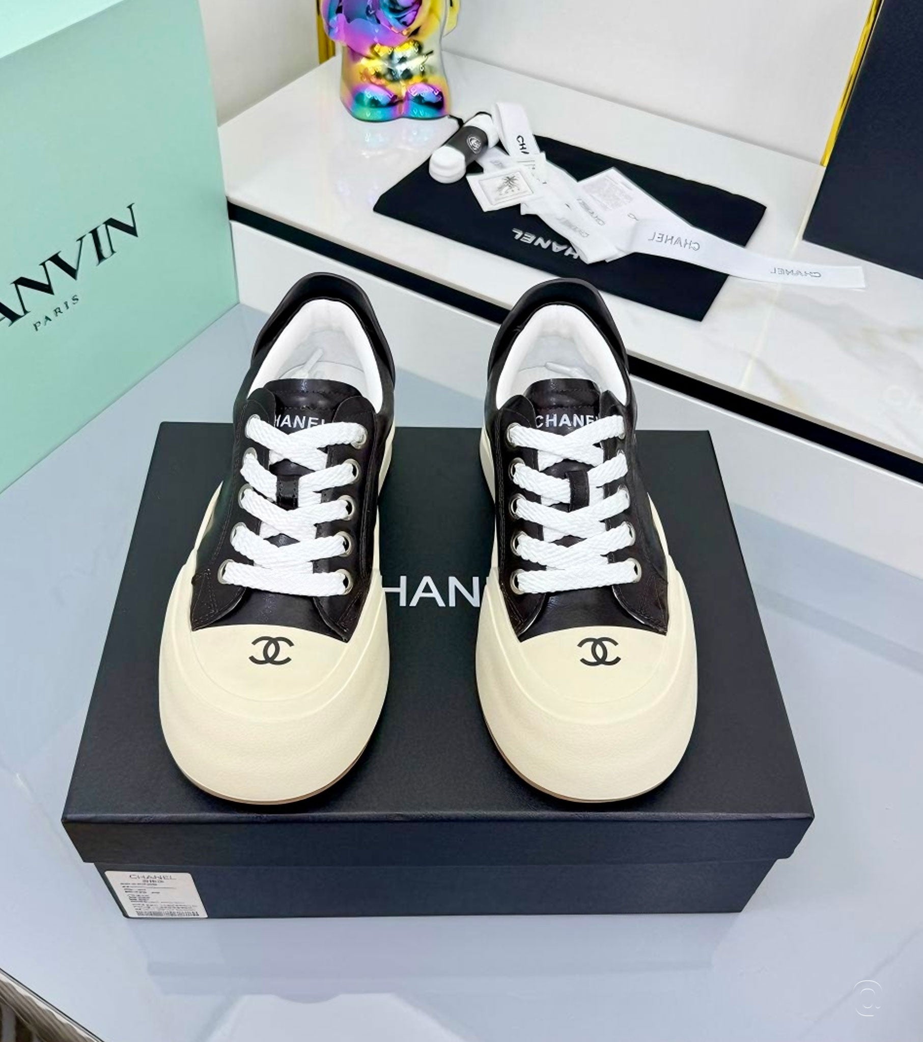 Women 25C Sneakers