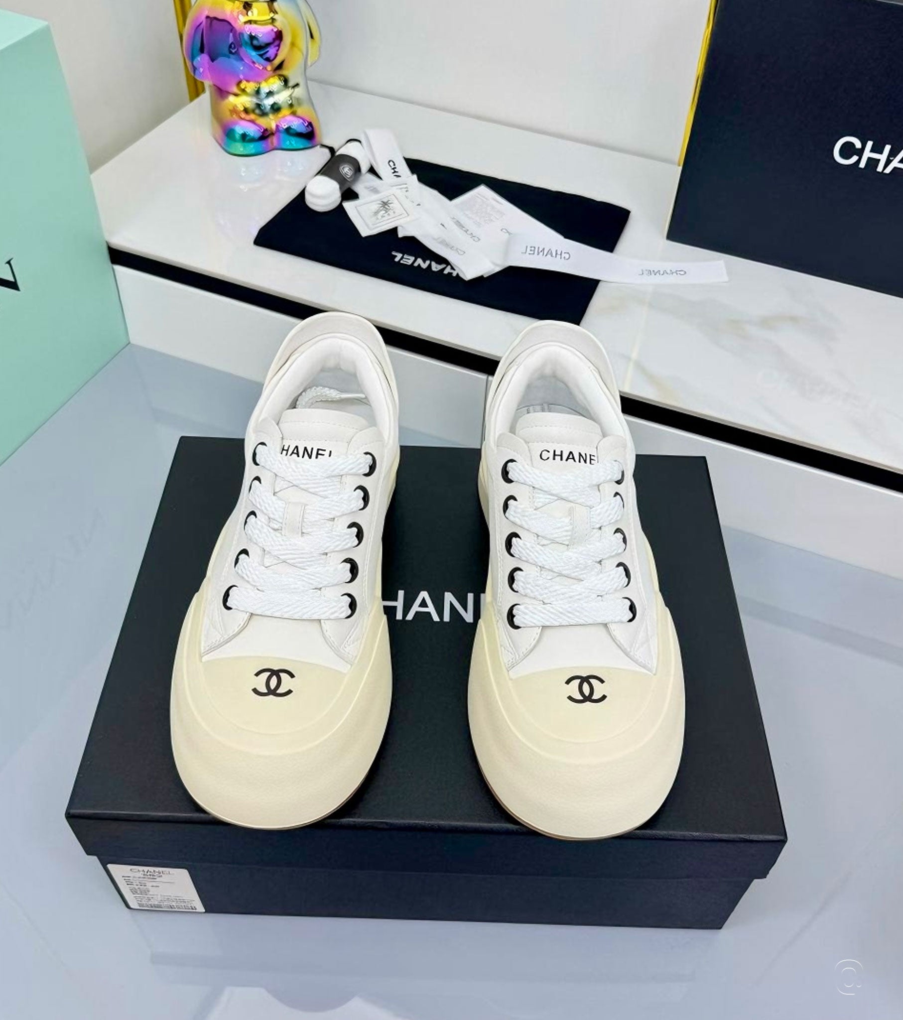 Women 25C Sneakers