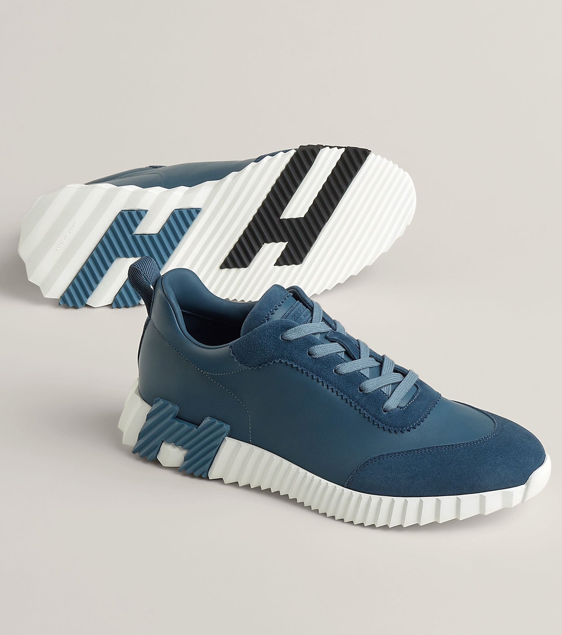 Bouncing sneaker