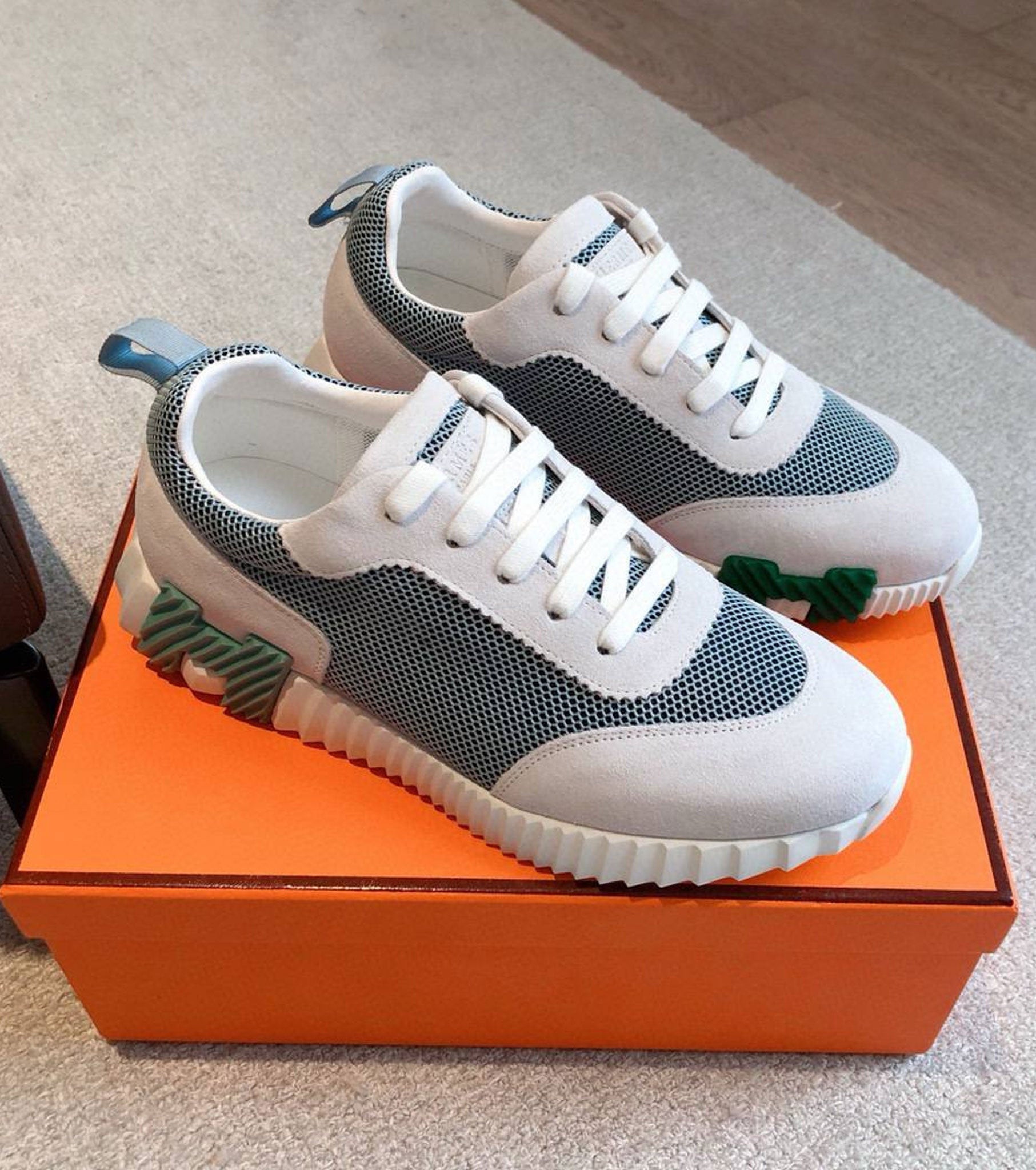 Bouncing sneaker