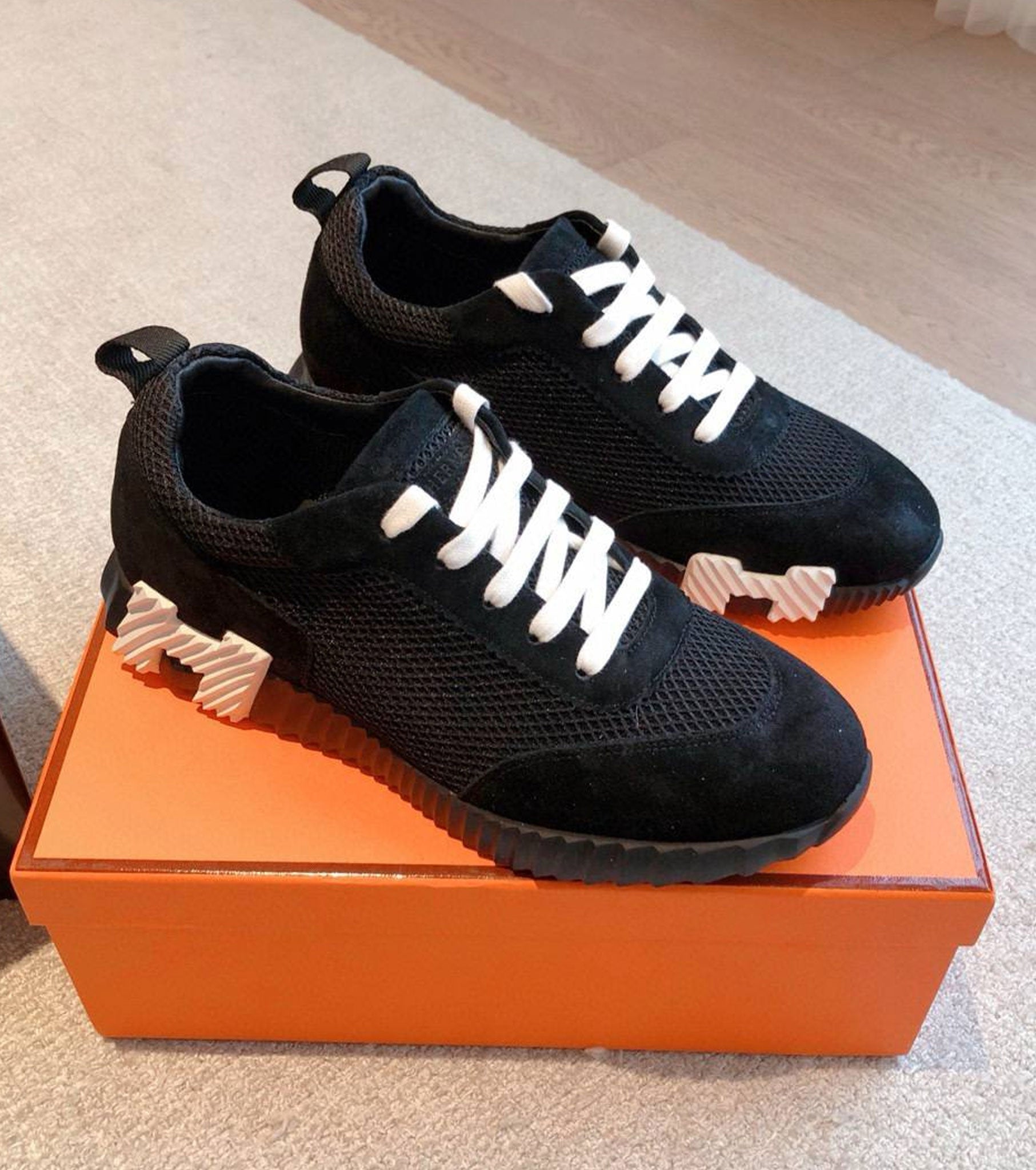 Bouncing sneaker