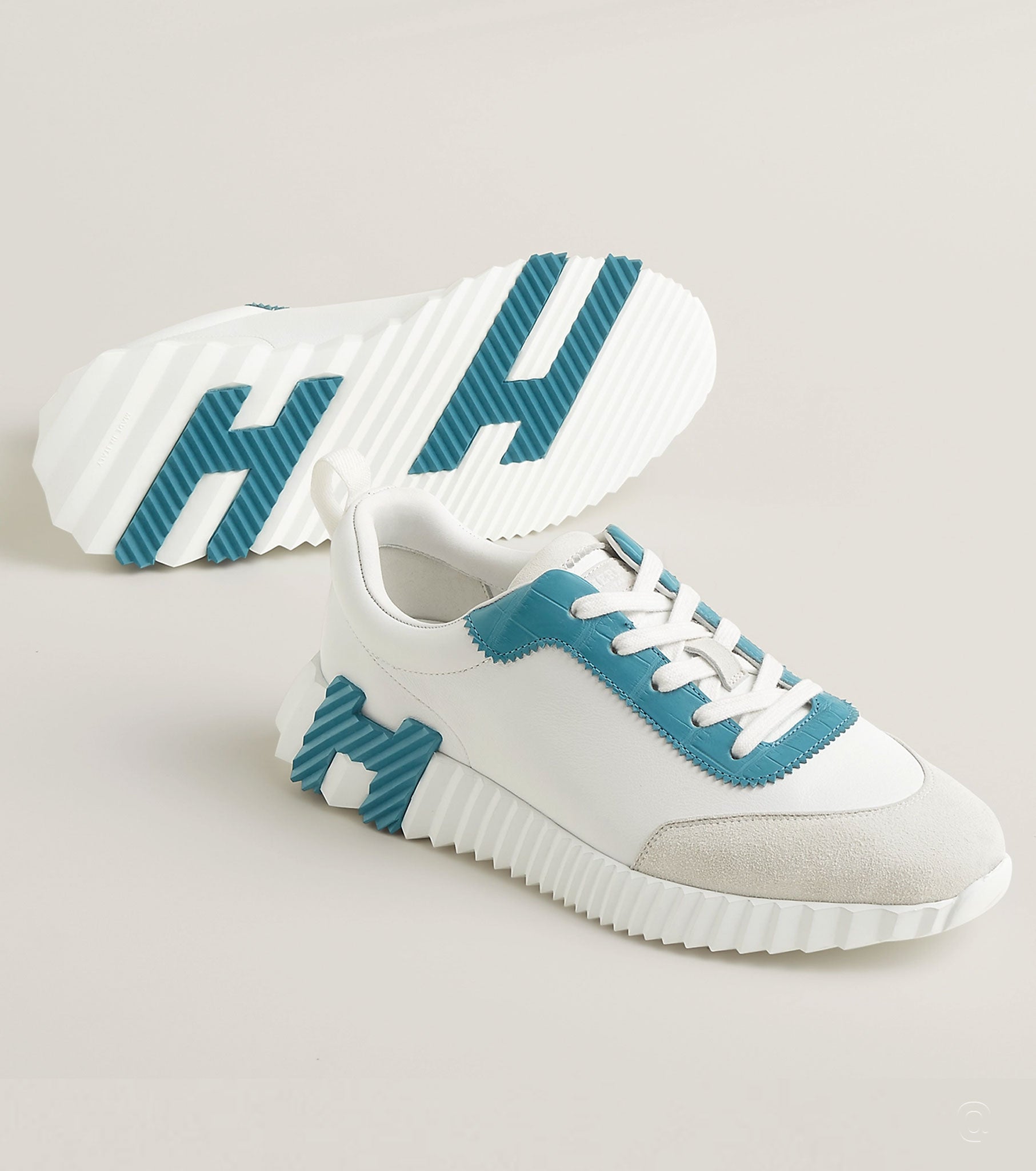 Bouncing sneaker
