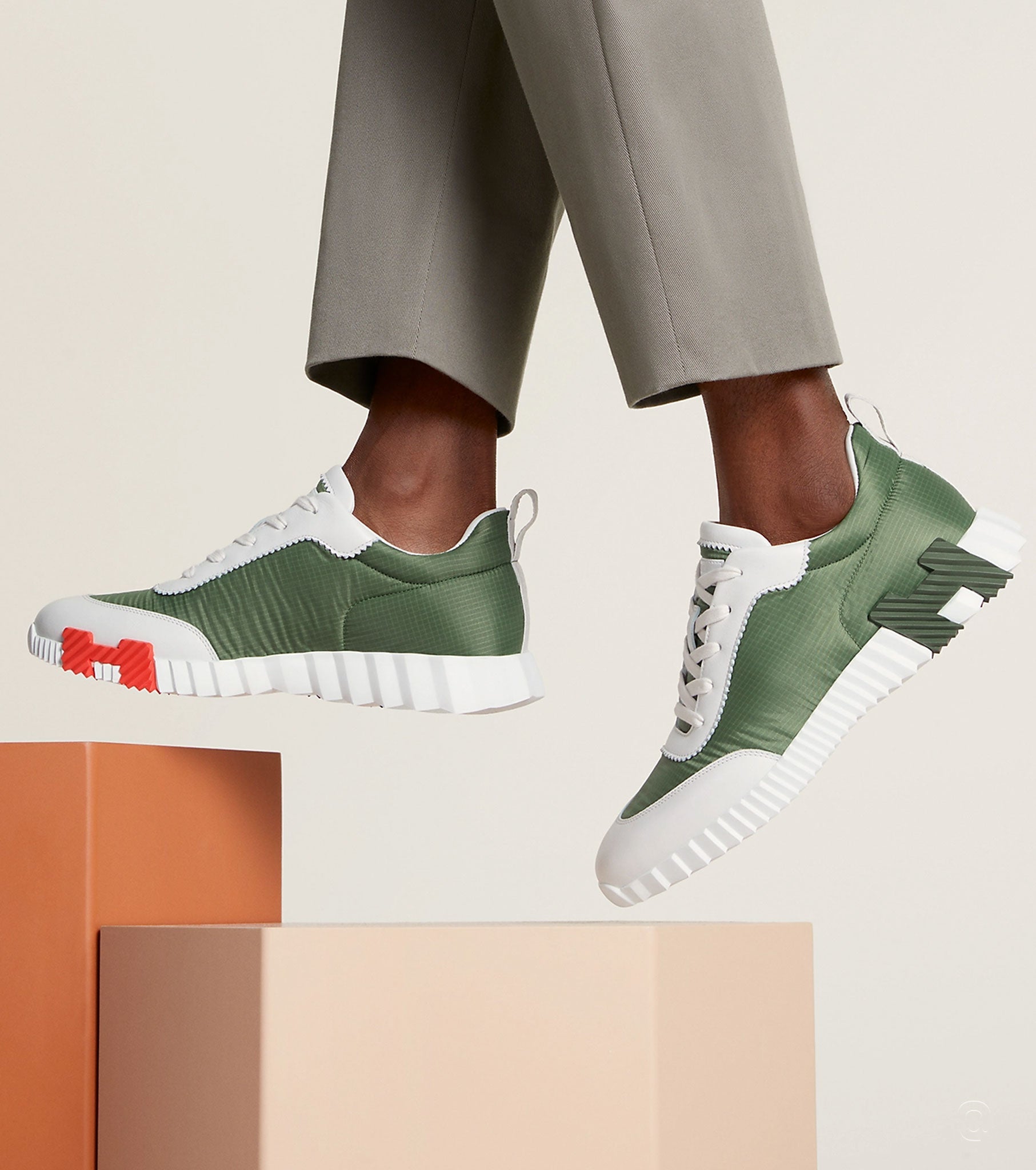 Bouncing sneaker