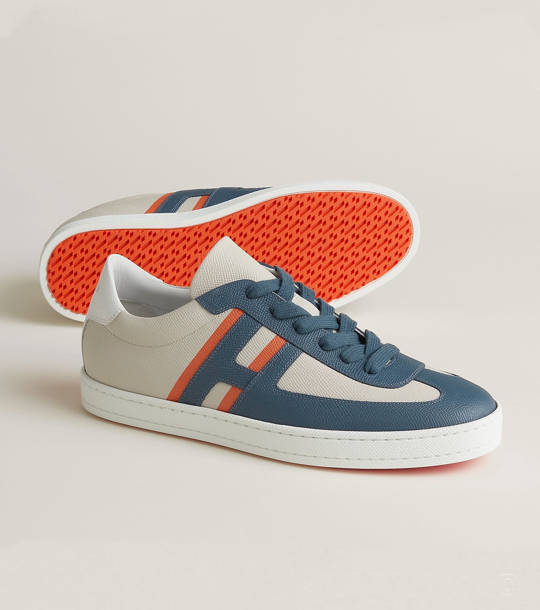 Boomerang sneaker