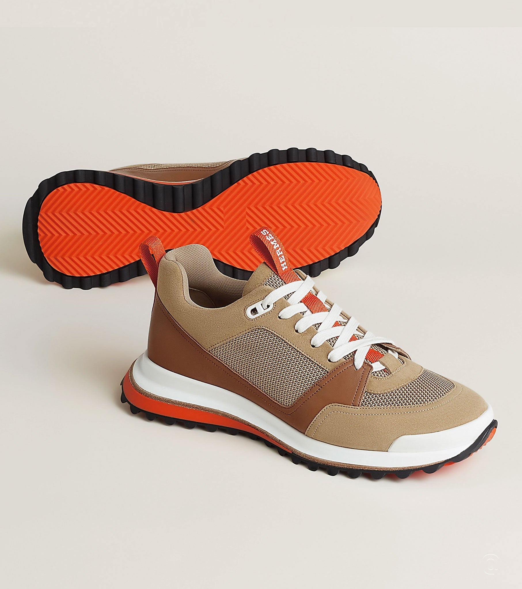 Leader sneaker