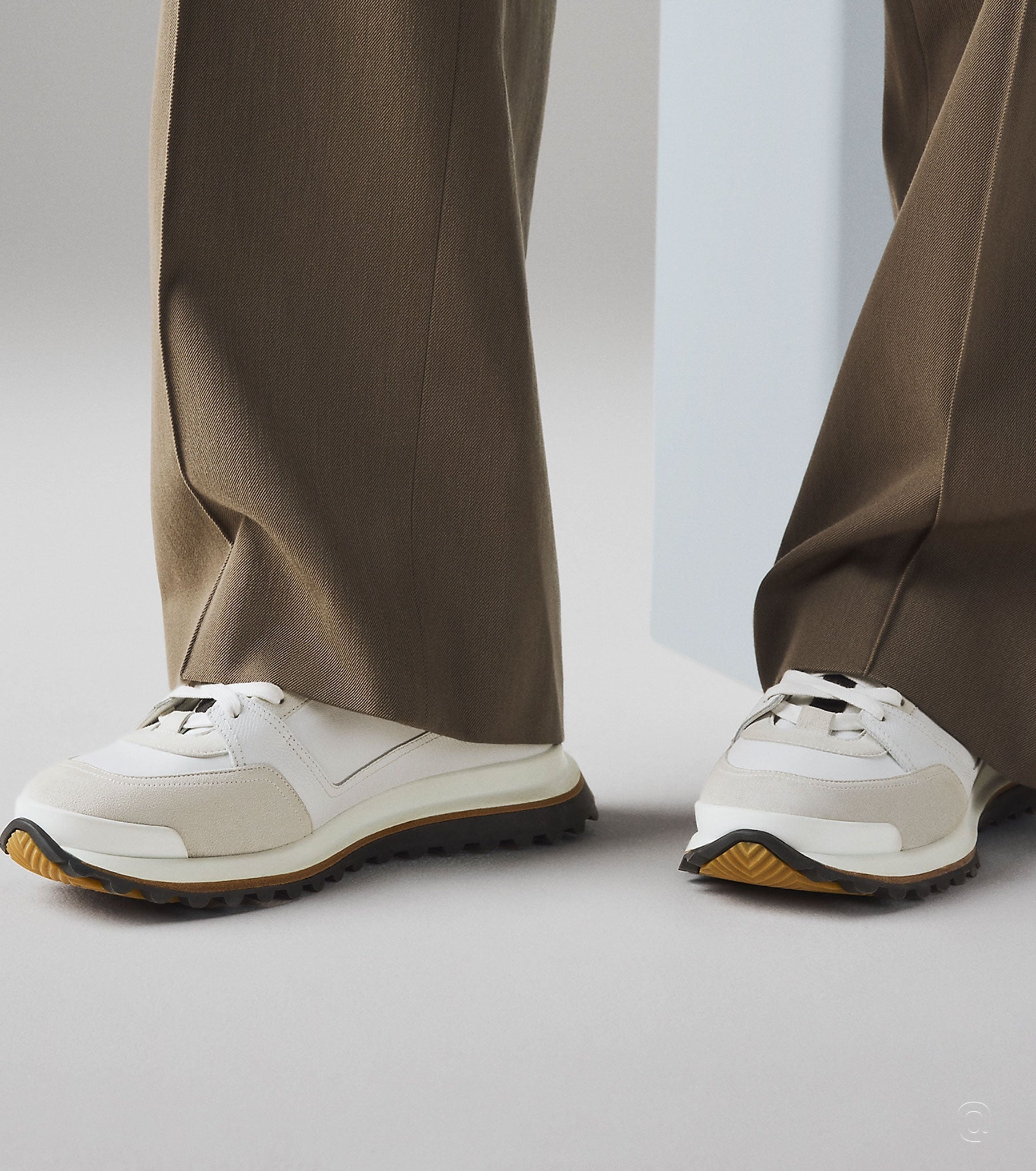 Leader sneaker