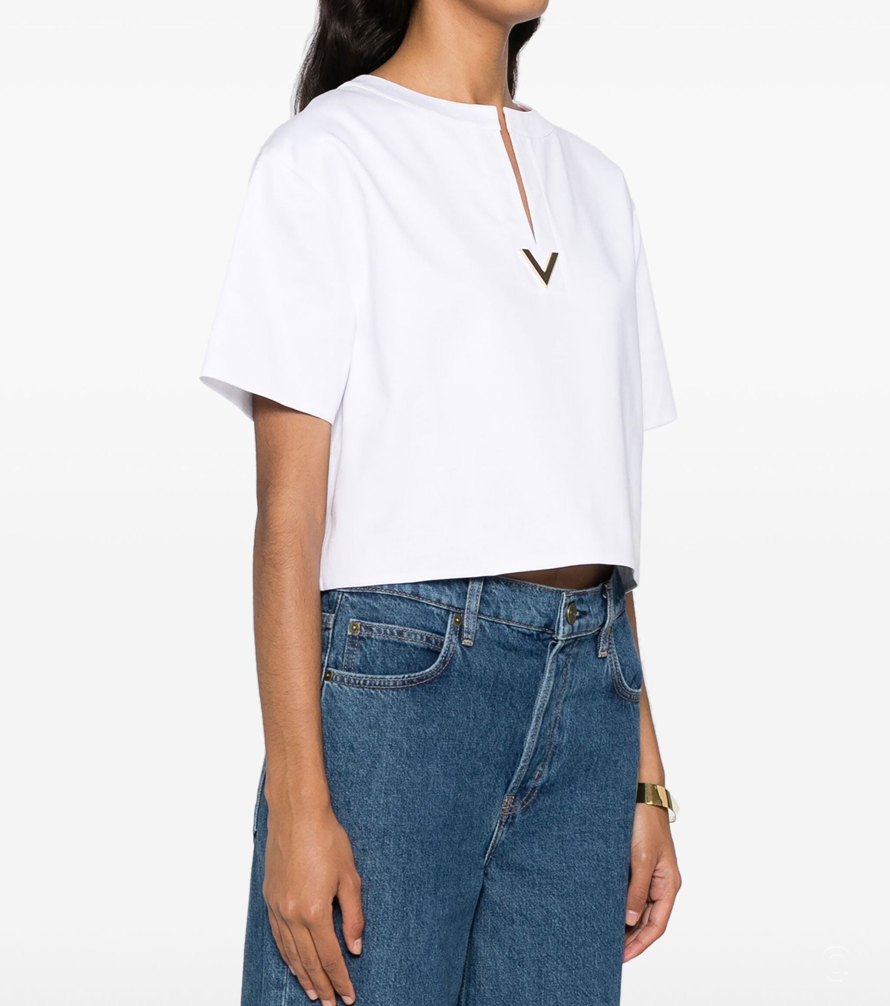Side of model wear V cropped t-shirt - Nixxy Shop