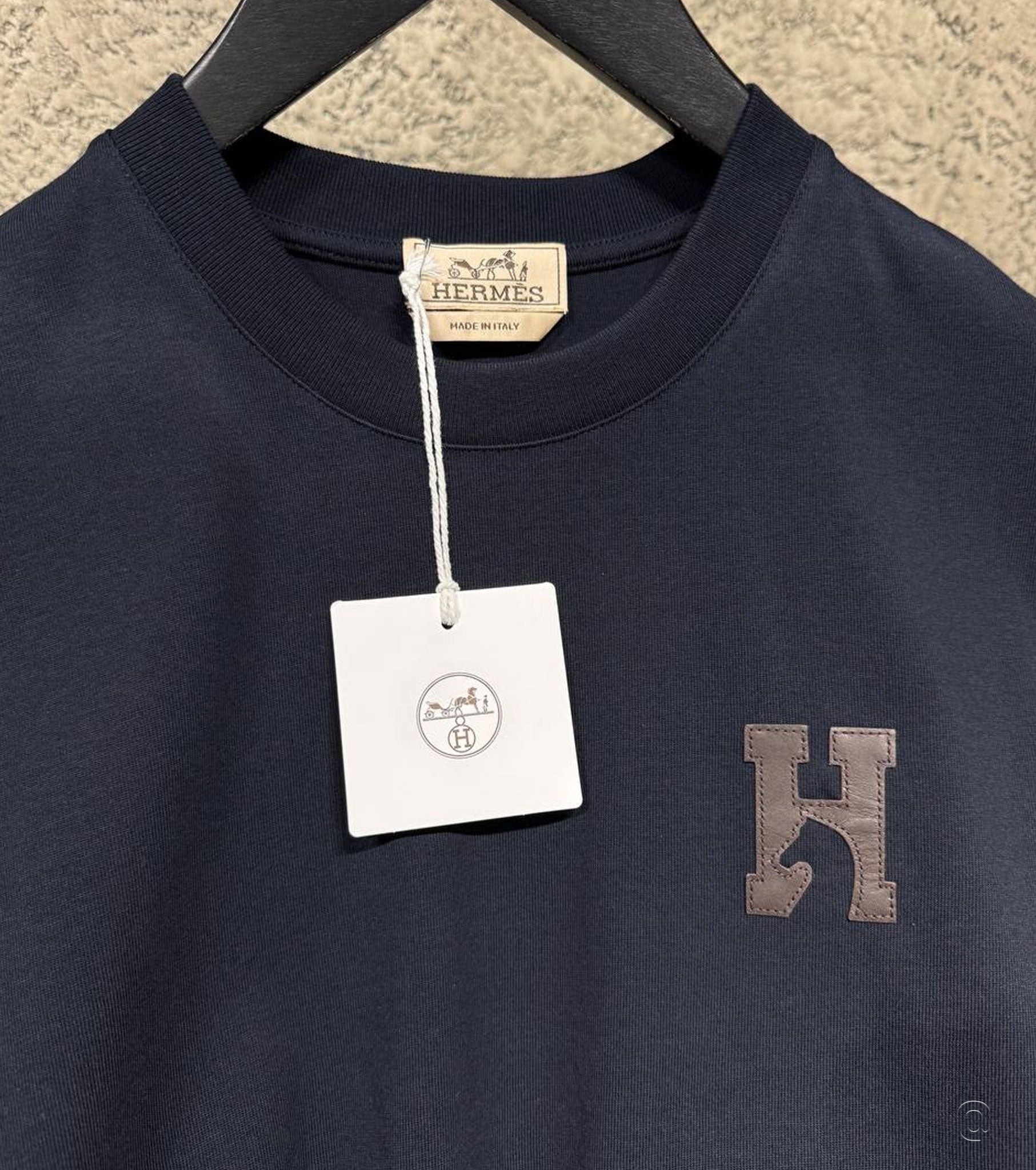 "H'Cheval" t-shirt with leather detail