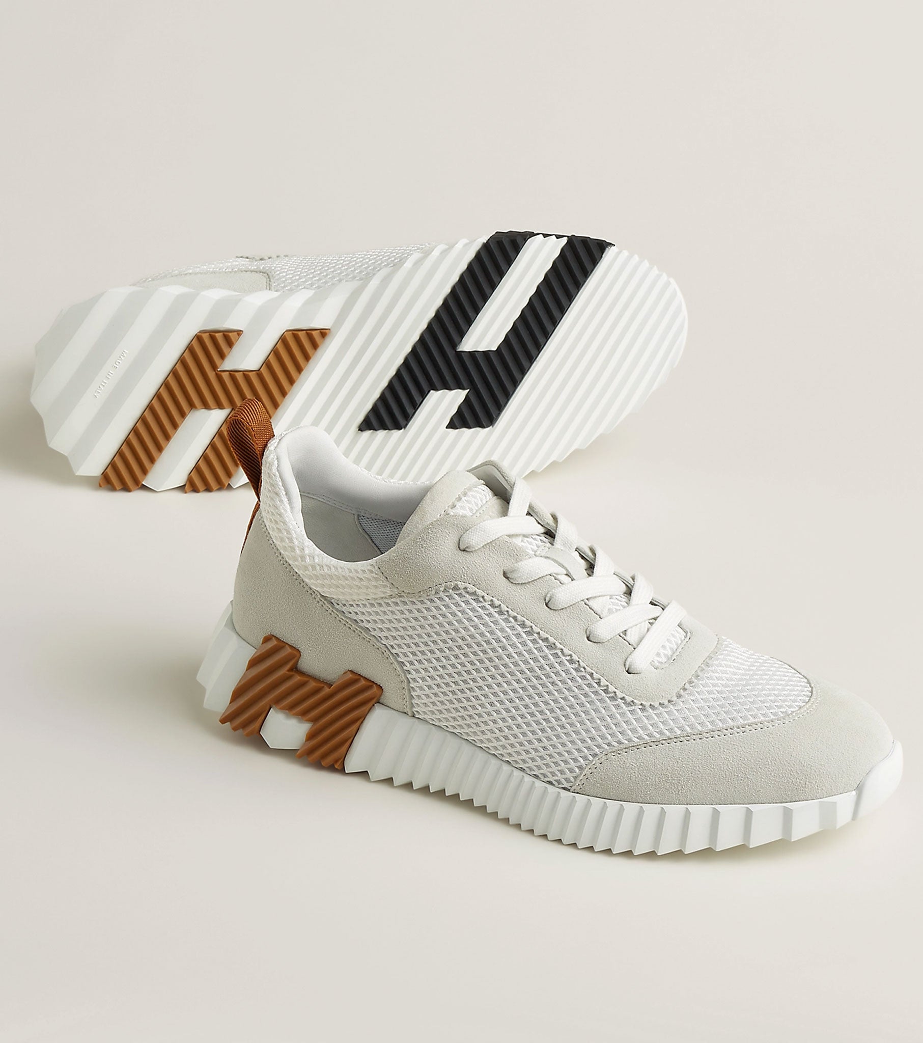 Bouncing sneaker