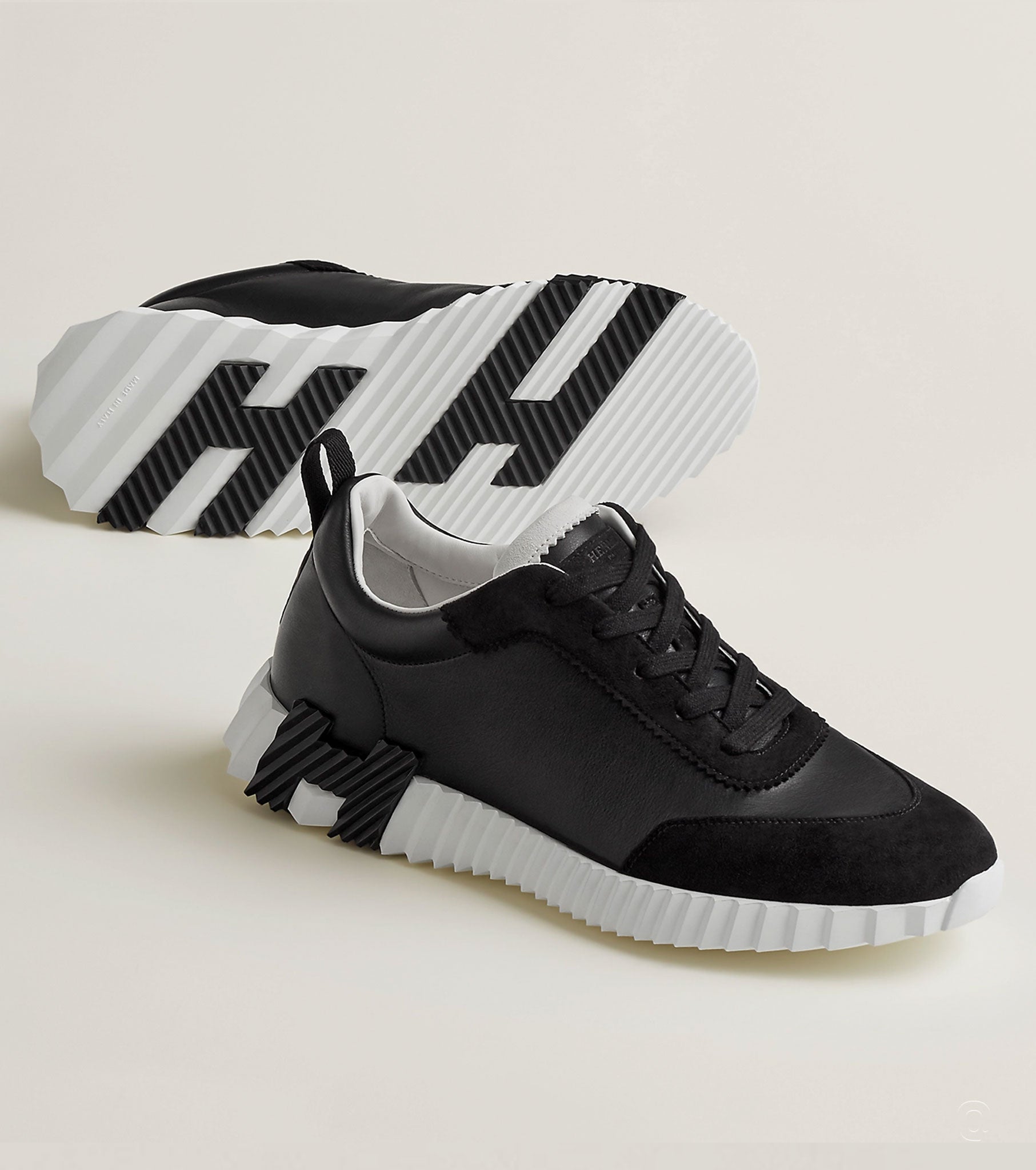Bouncing sneaker