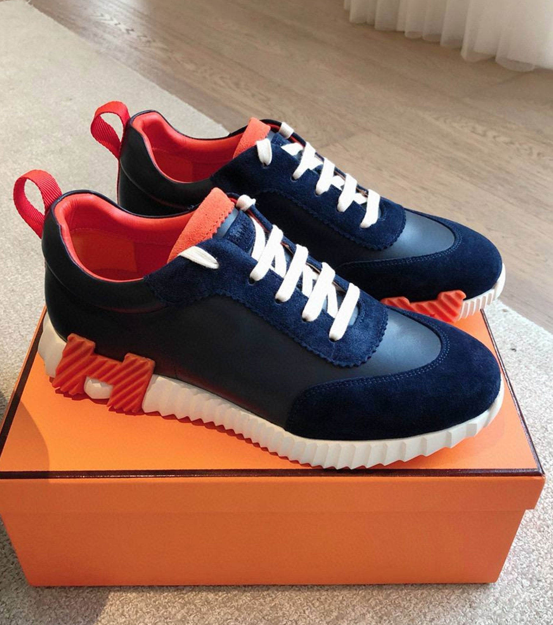 Bouncing sneaker