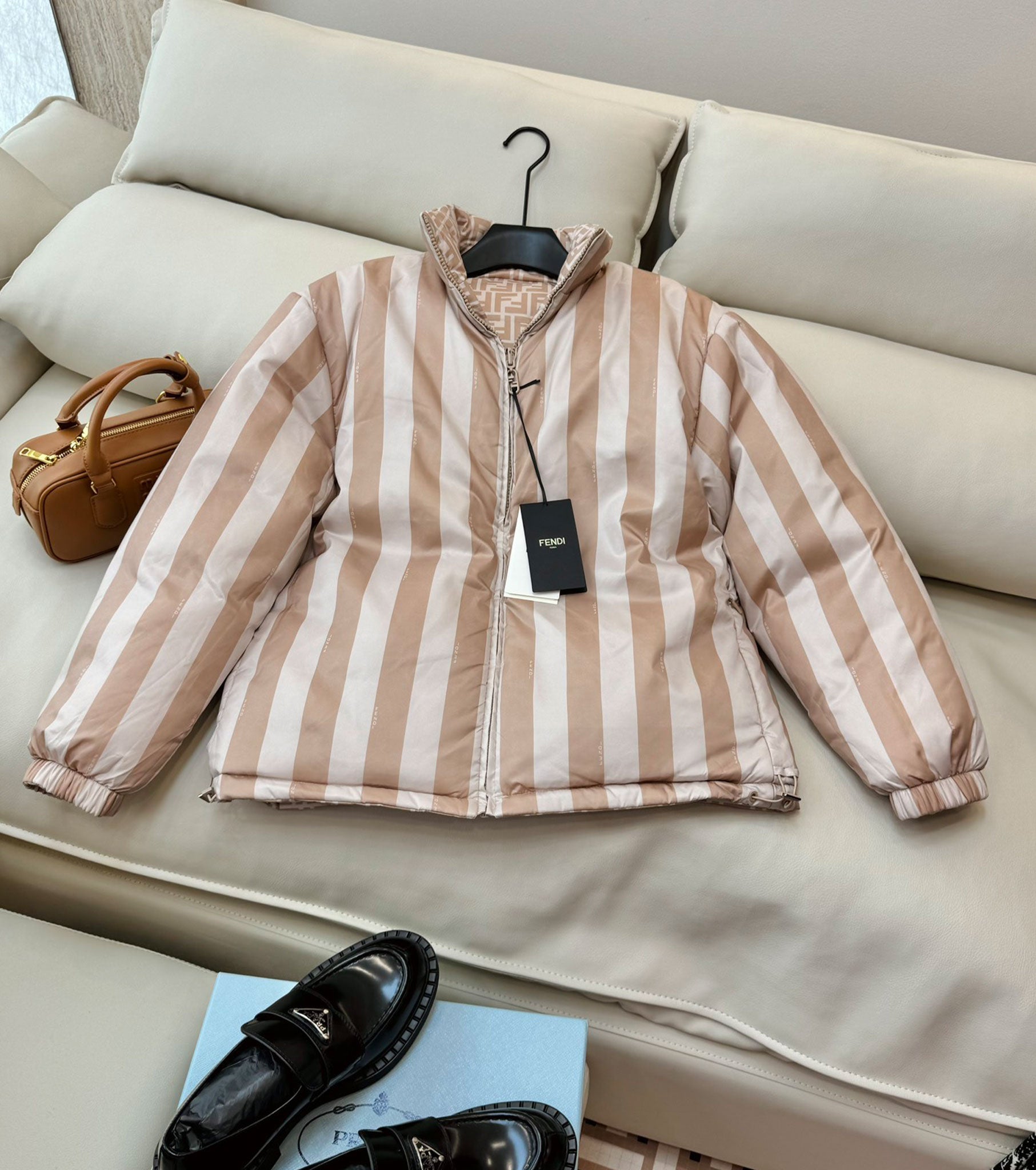 Women reversible down jacket