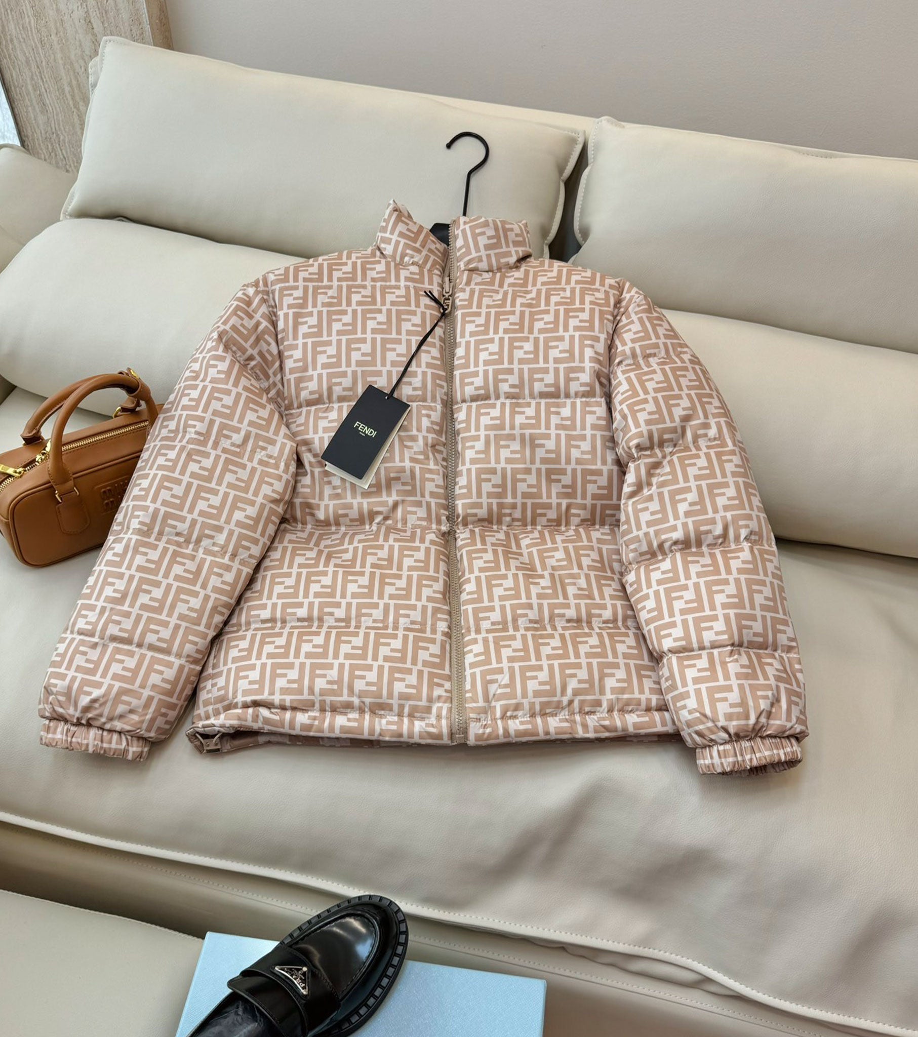 Women reversible down jacket
