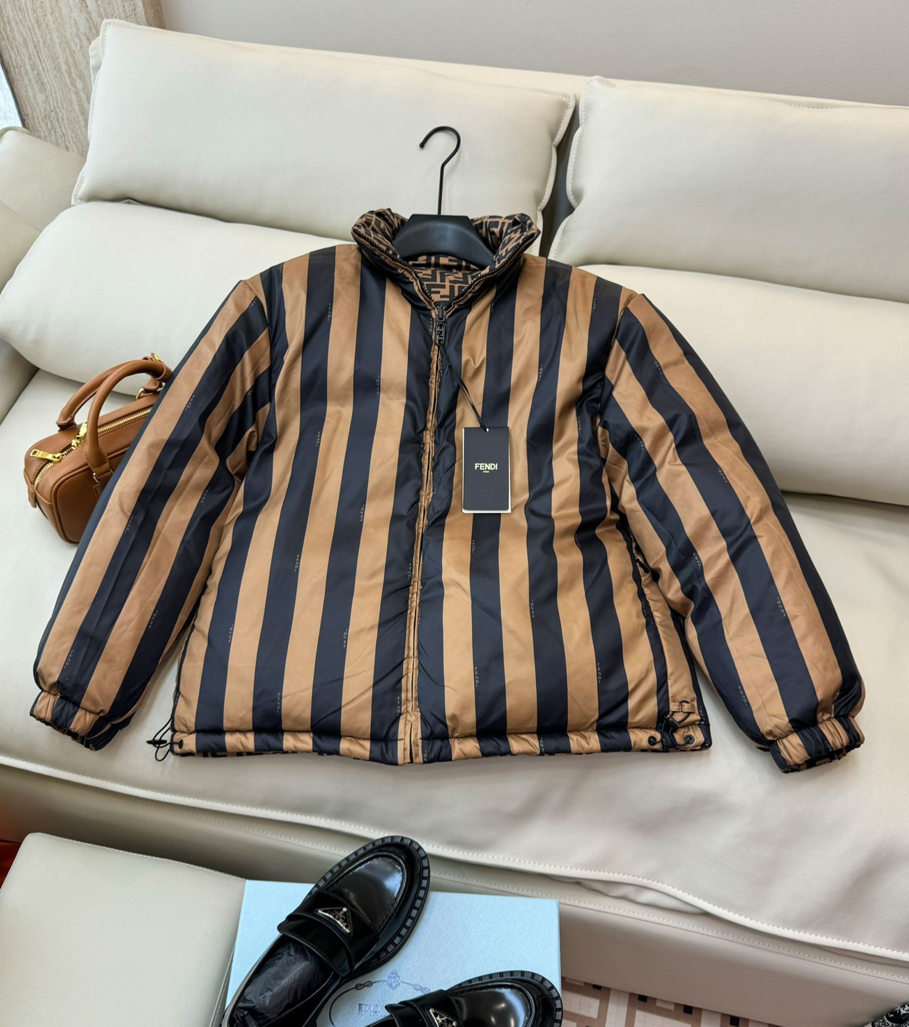 Women reversible down jacket