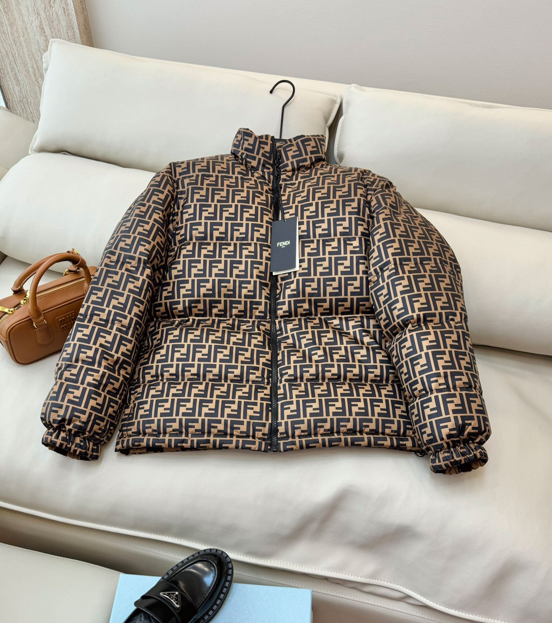 Women reversible down jacket
