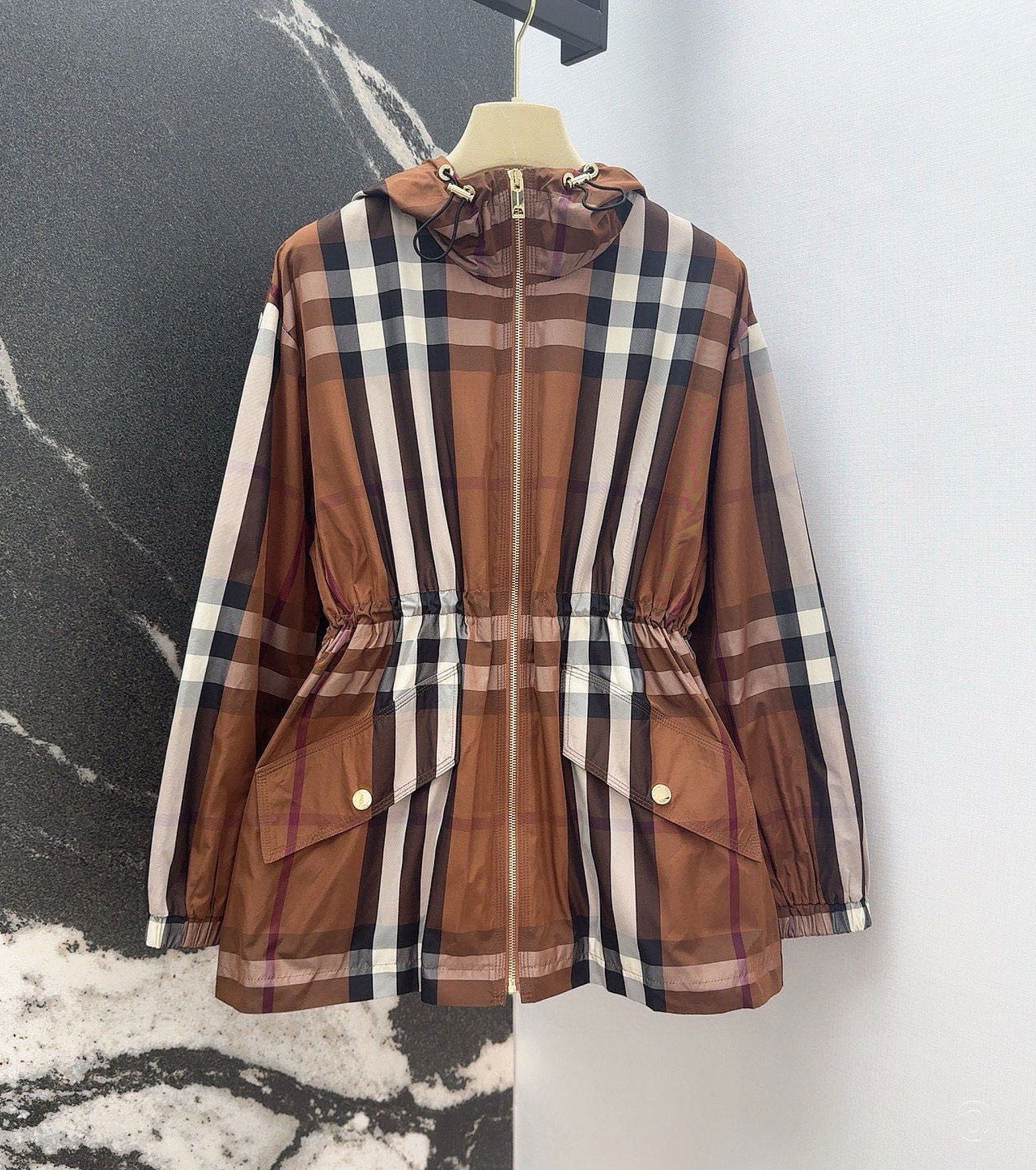 Women windbreaker