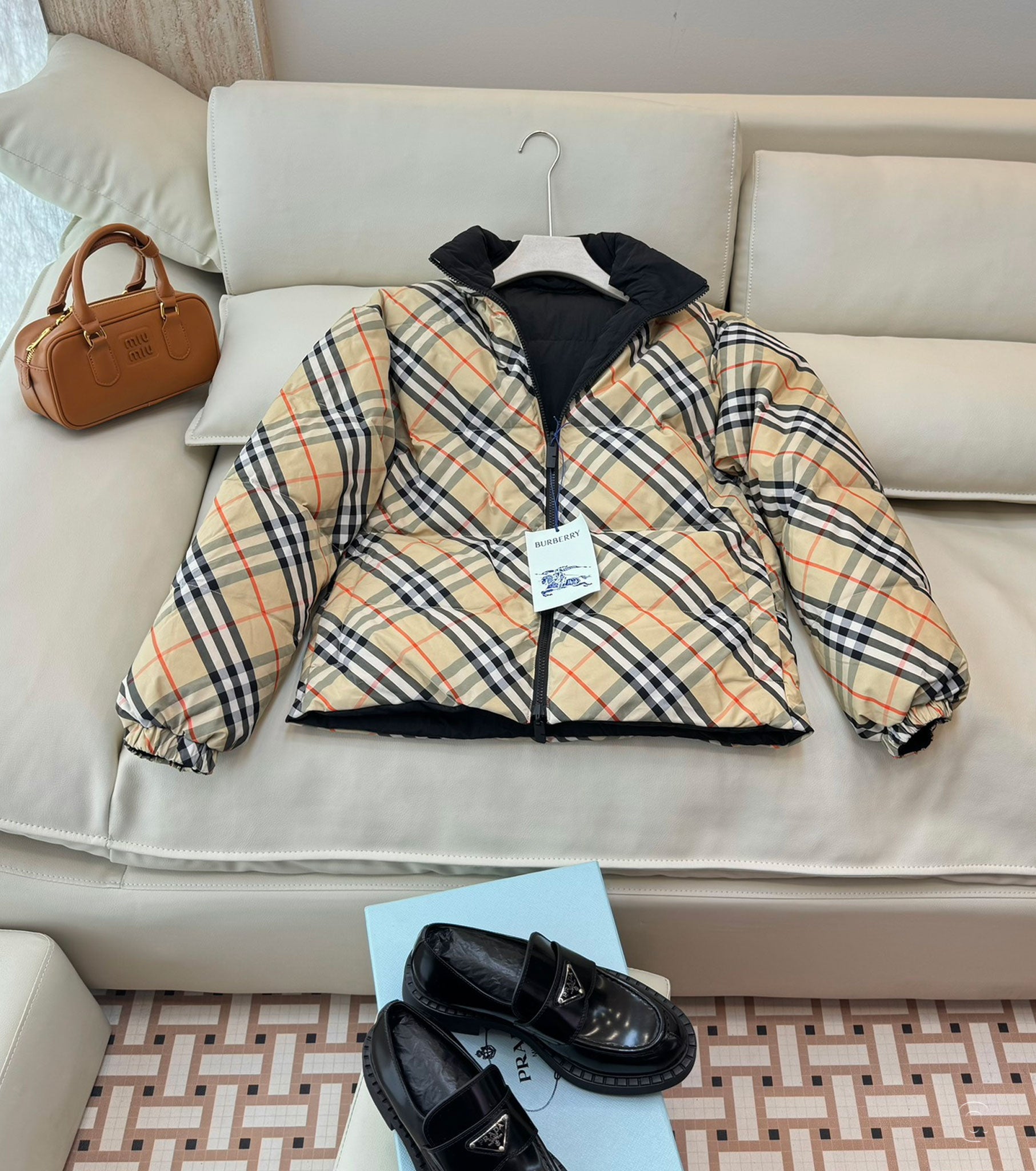 Women reversible down jacket