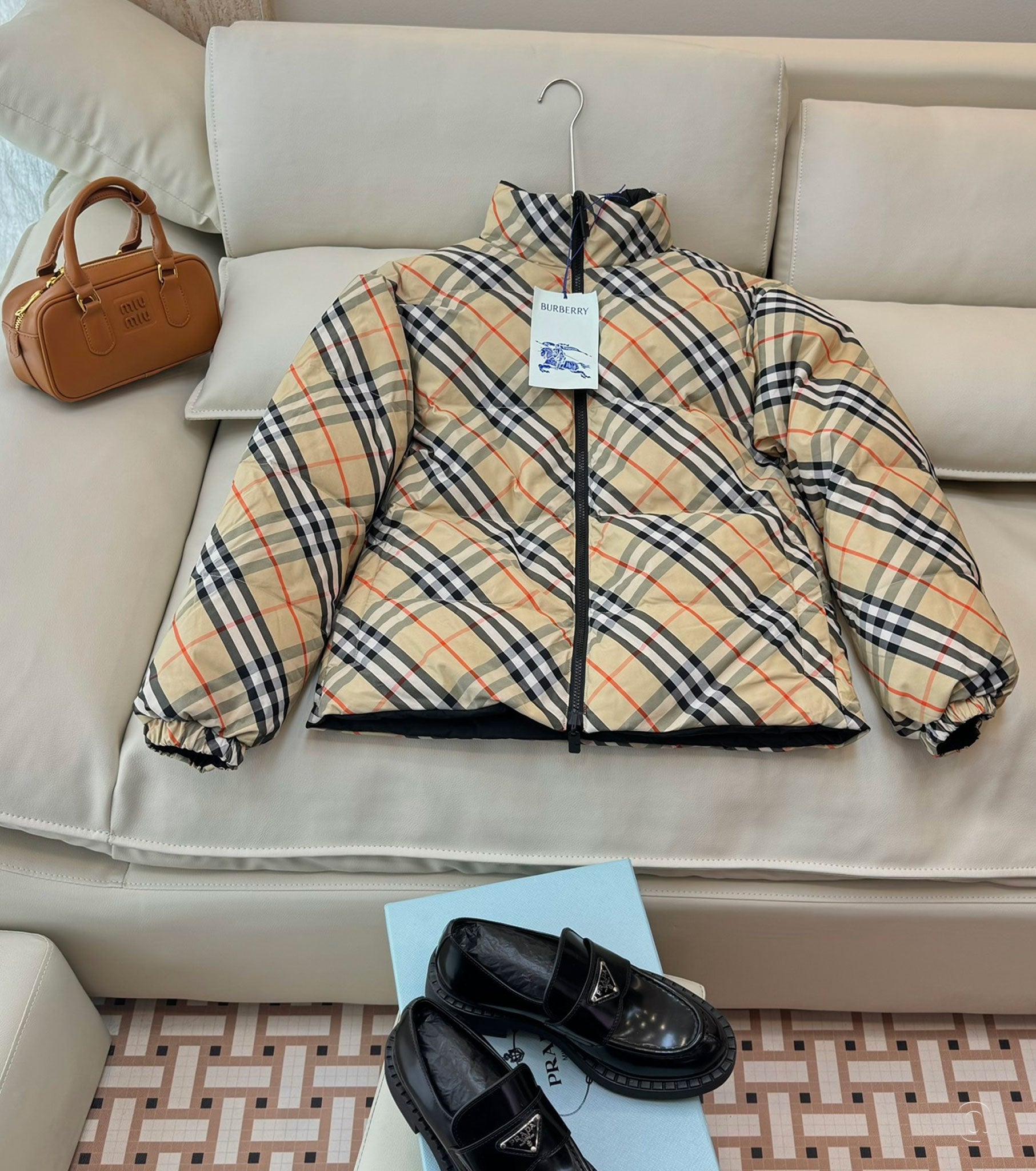 Women reversible down jacket