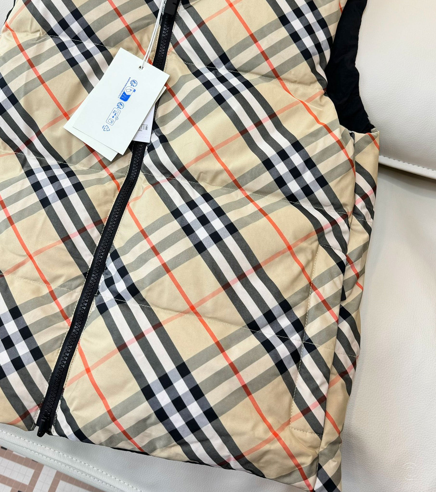 Women reversible down vest