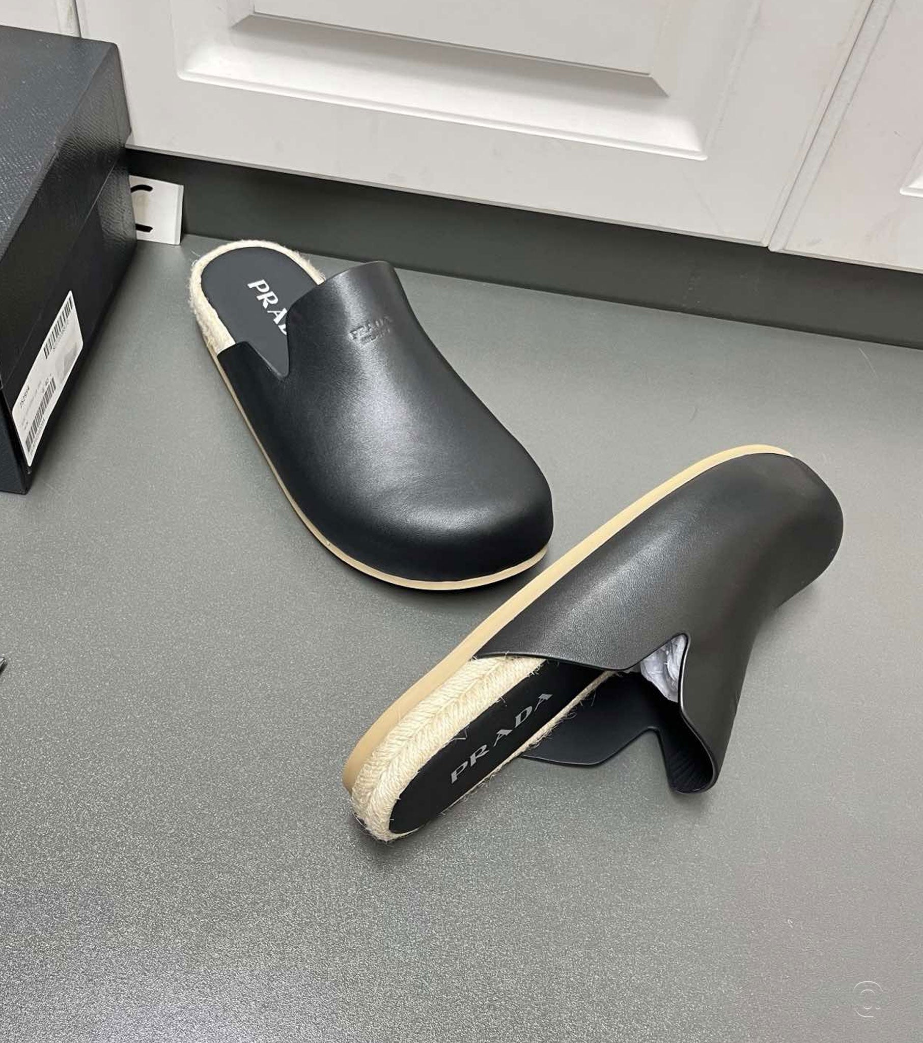 Leather mules