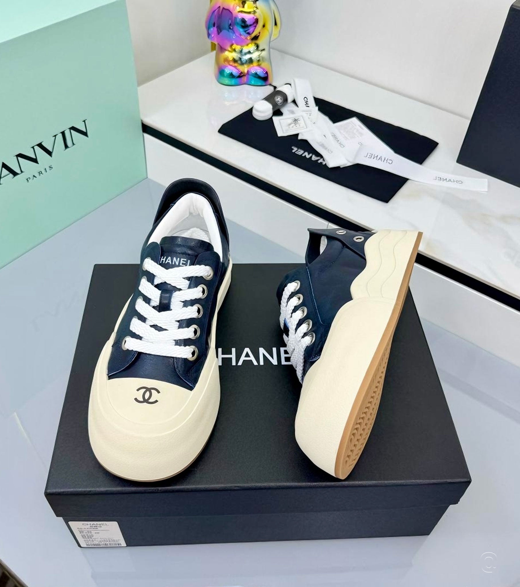 Women 25C Sneakers