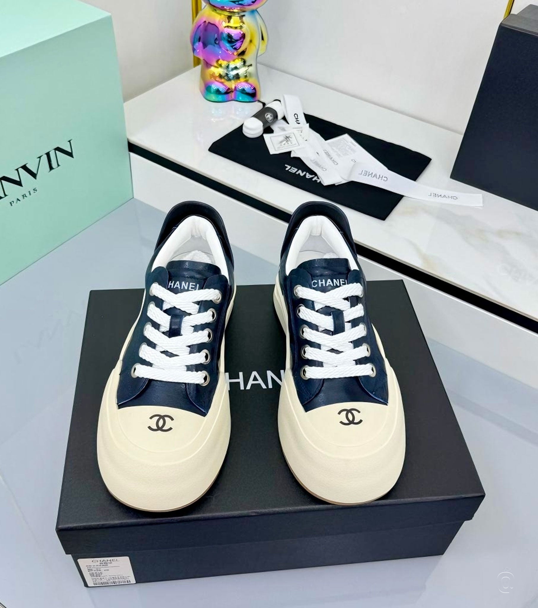 Women 25C Sneakers