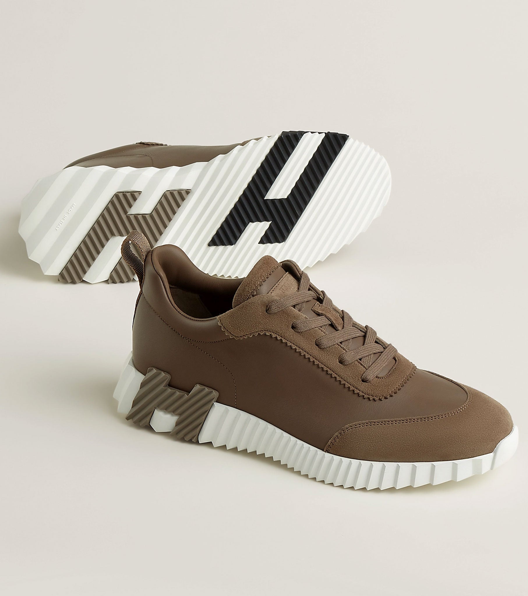 Bouncing sneaker