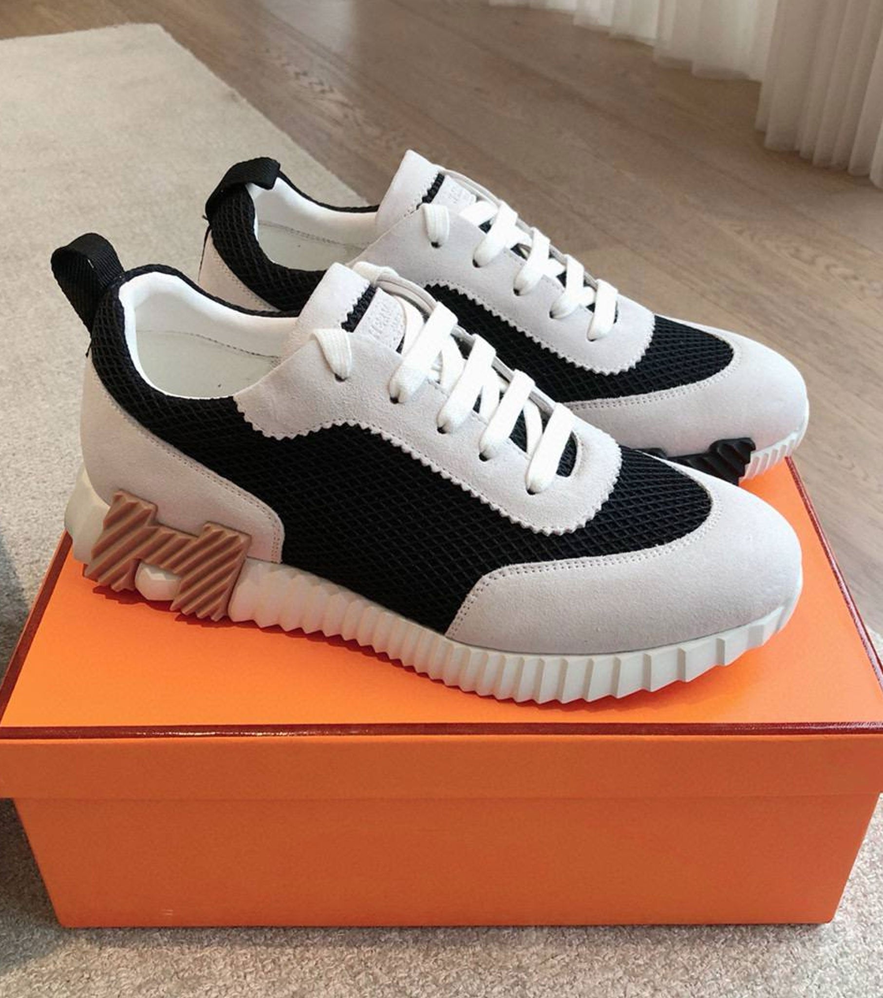 Bouncing sneaker
