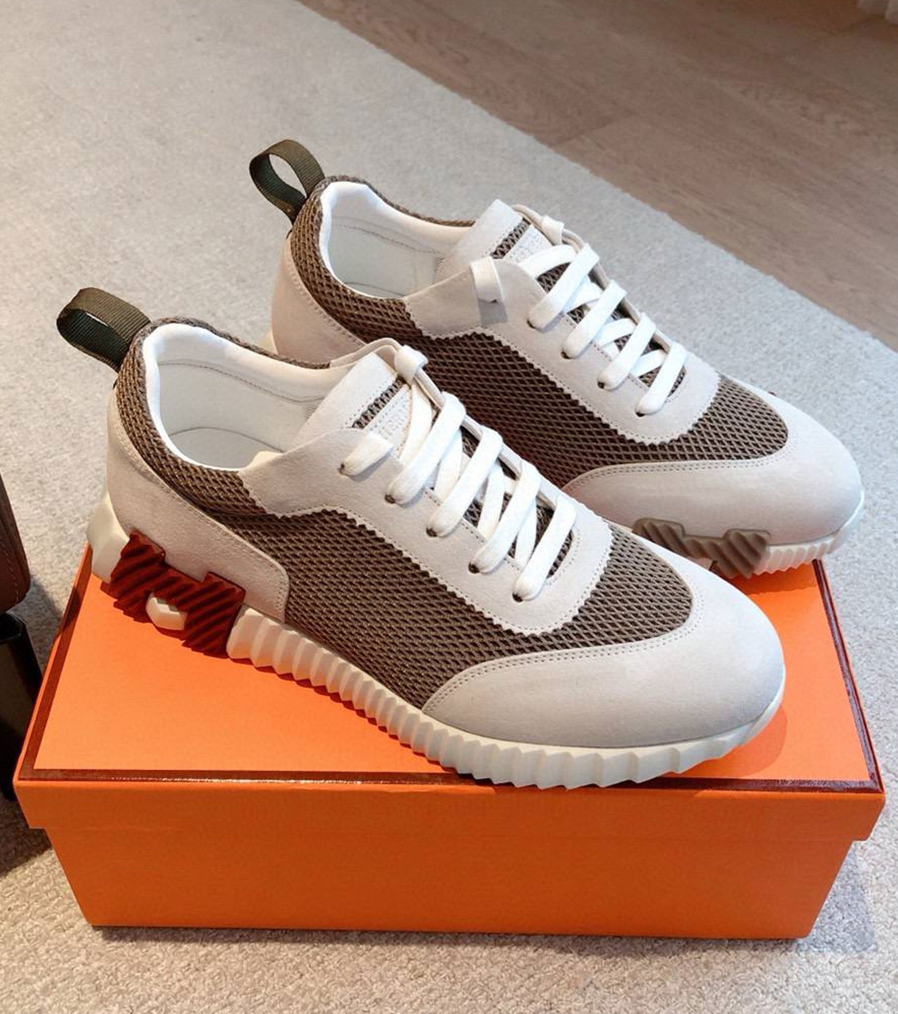 Bouncing sneaker
