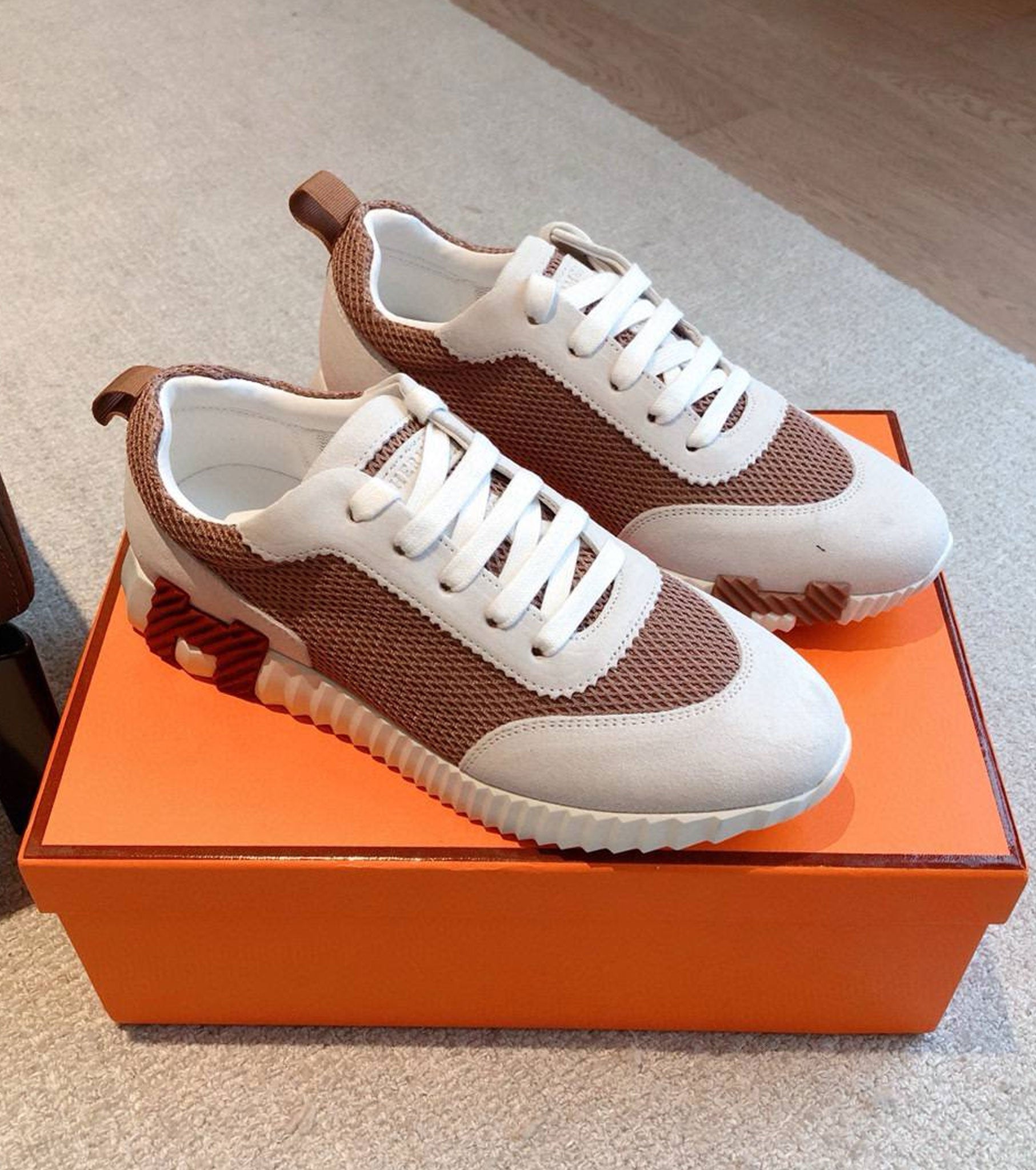 Bouncing sneaker