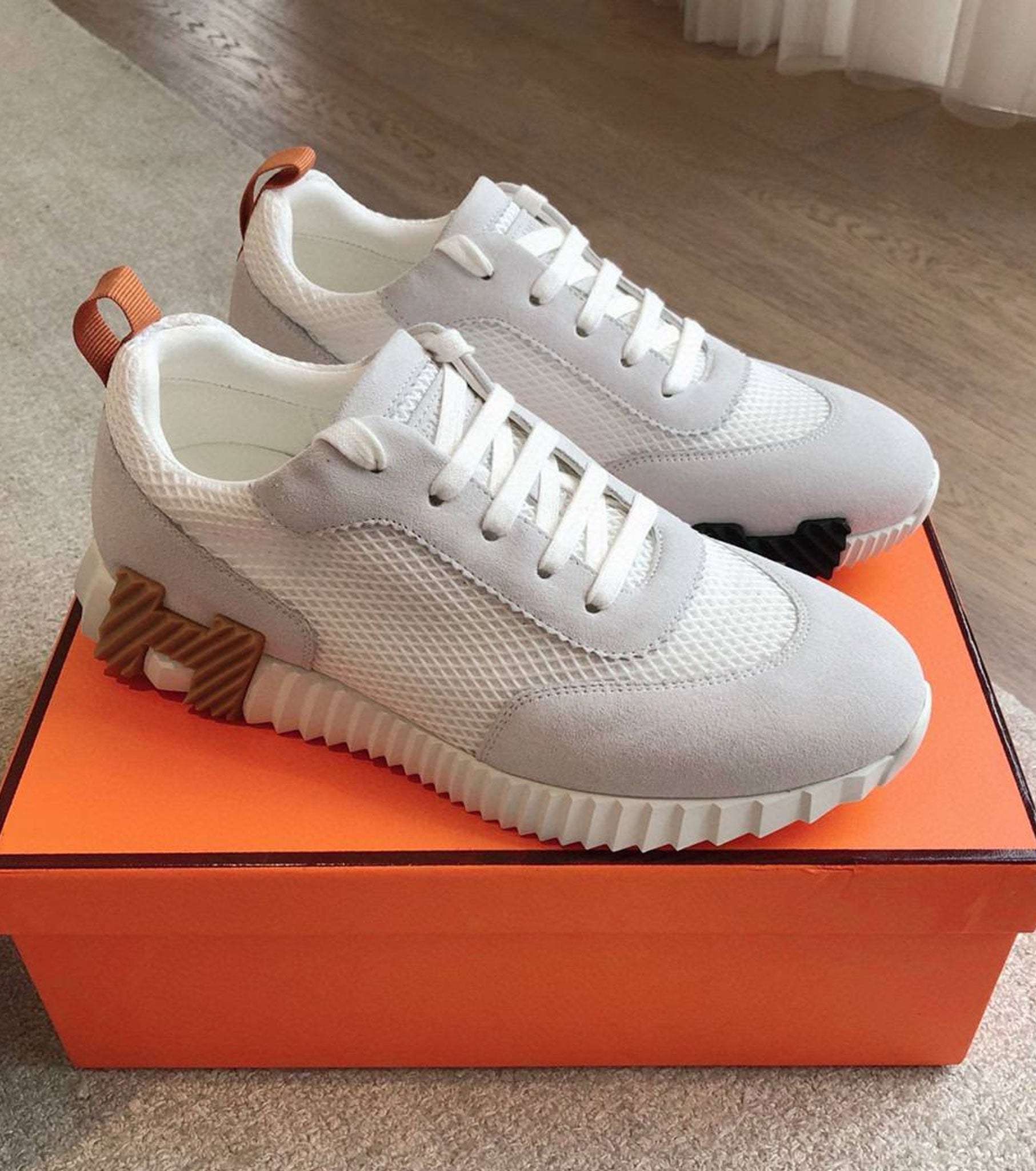 Bouncing sneaker