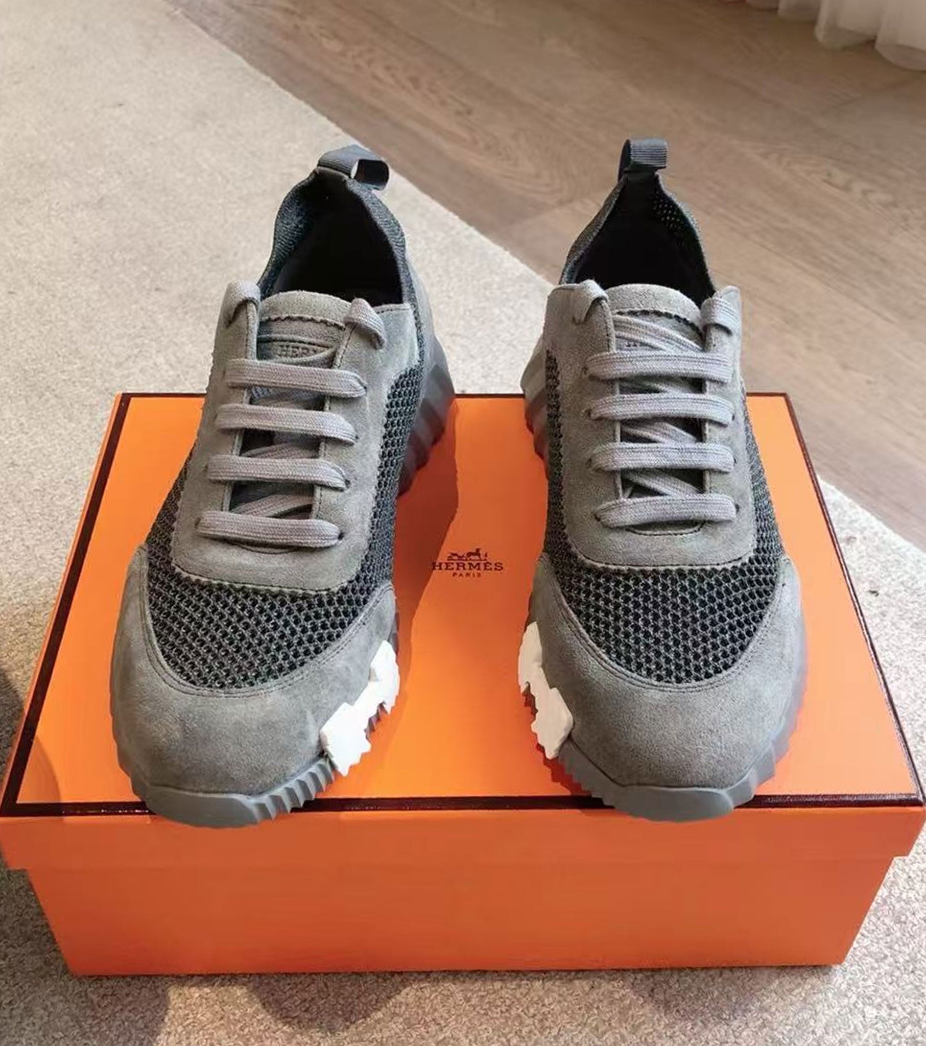 Bouncing sneaker
