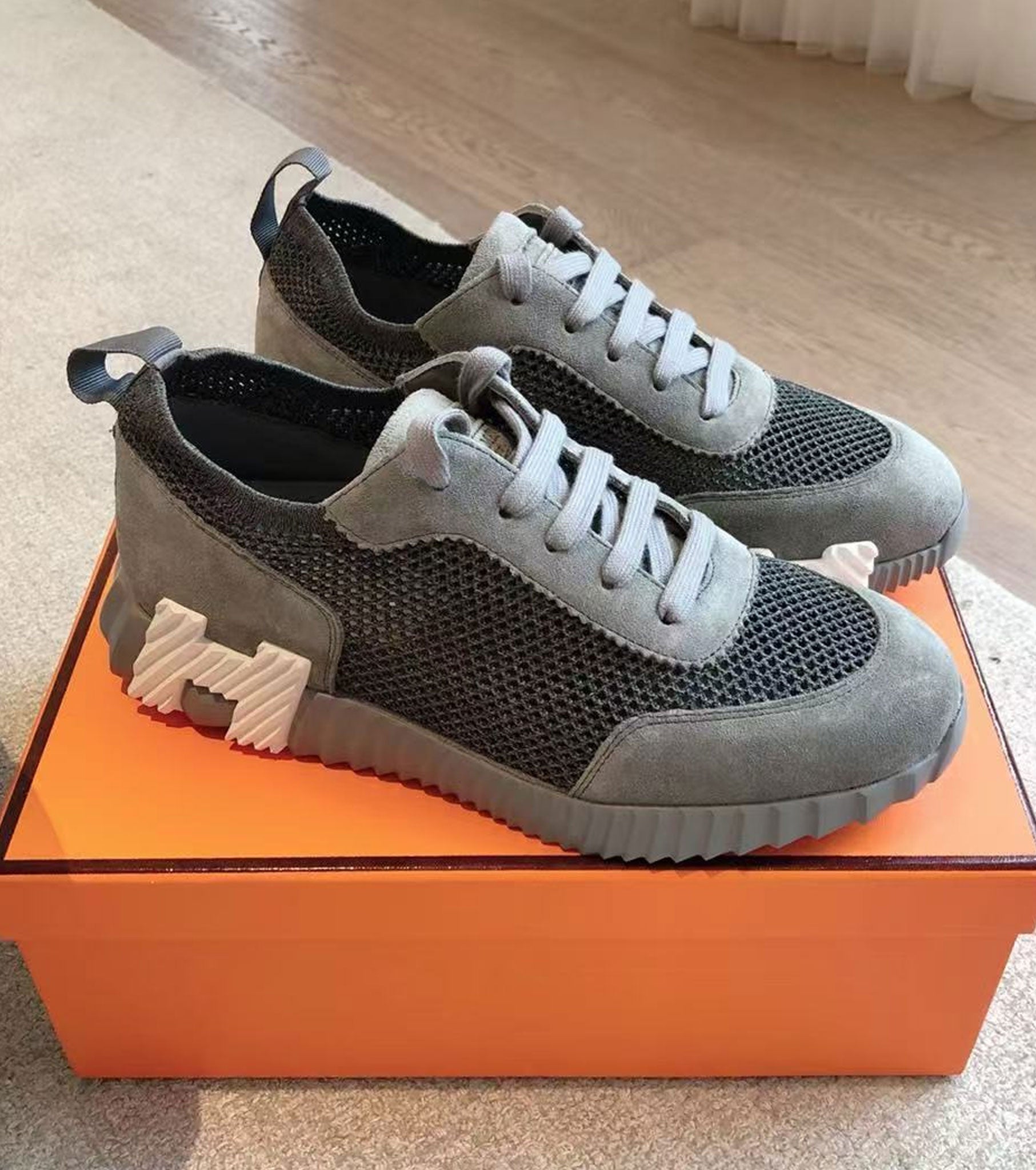 Bouncing sneaker