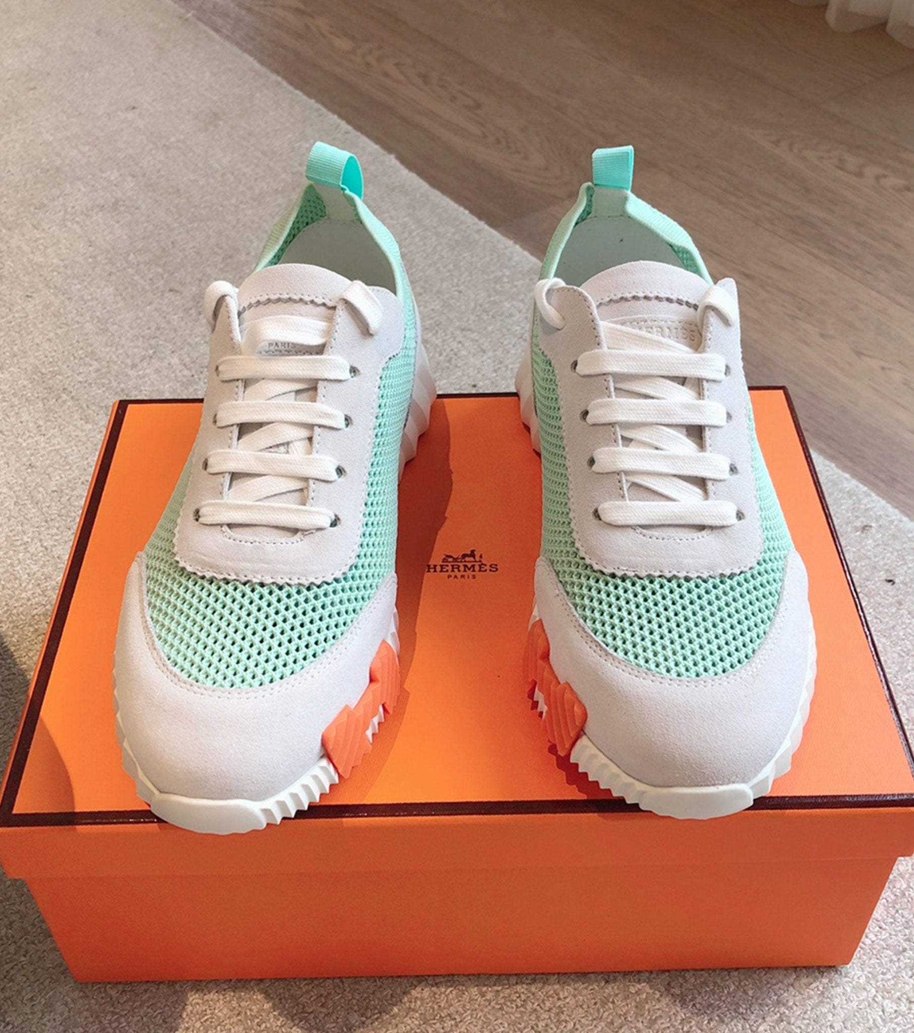 Bouncing sneaker