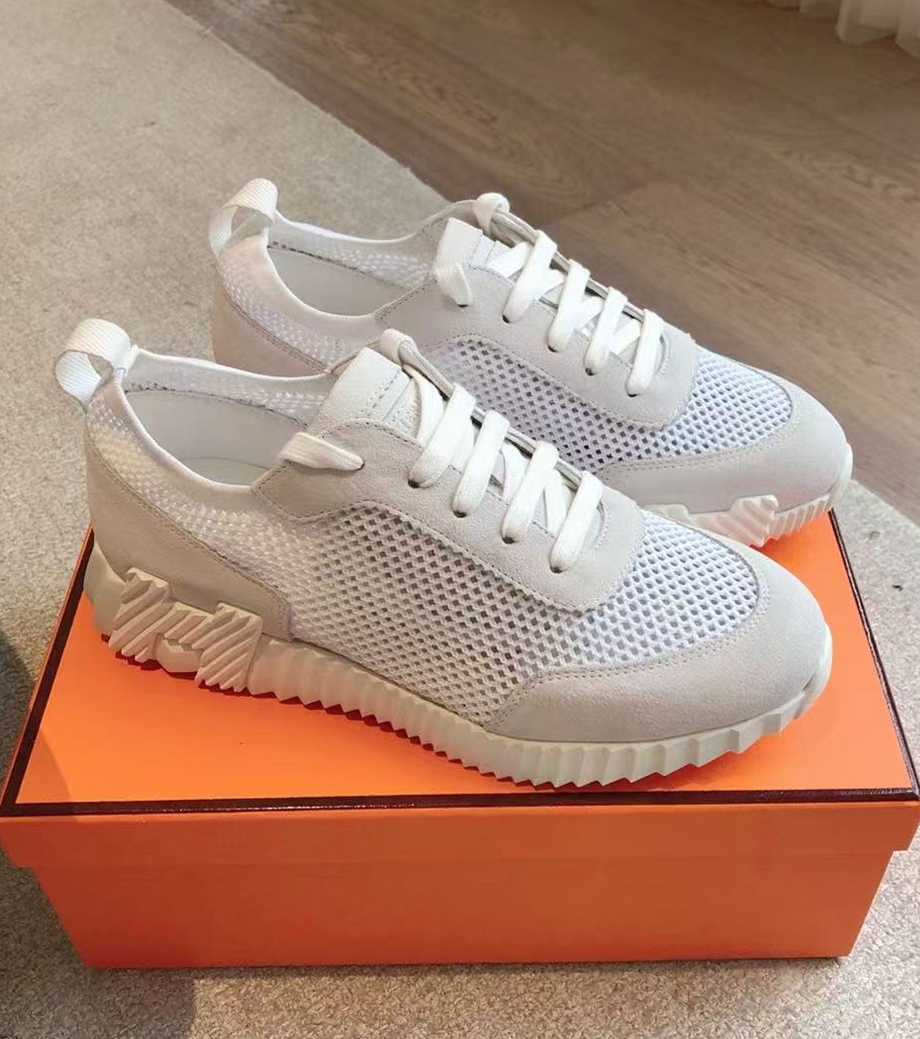 Bouncing sneaker
