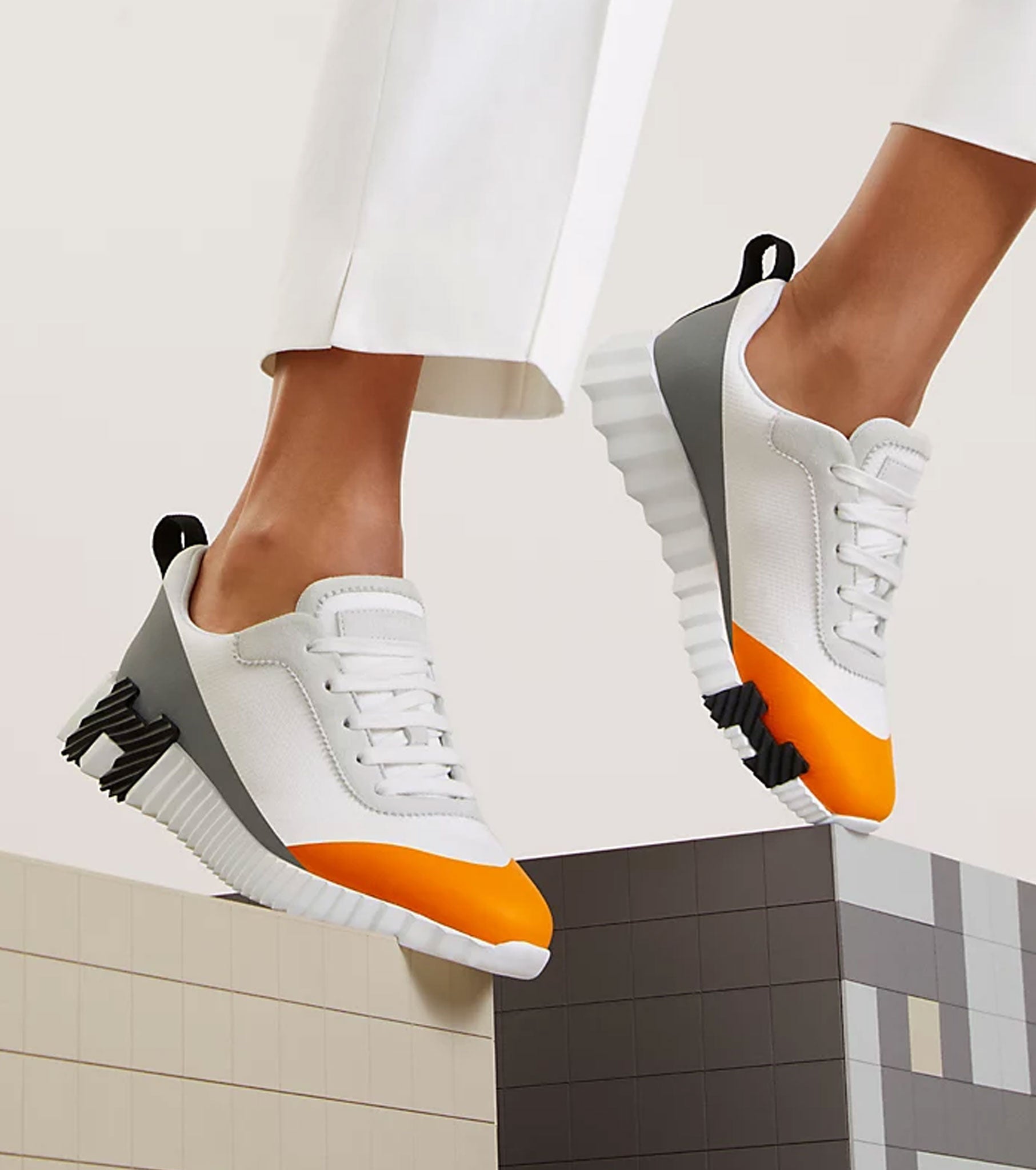 Bouncing sneaker