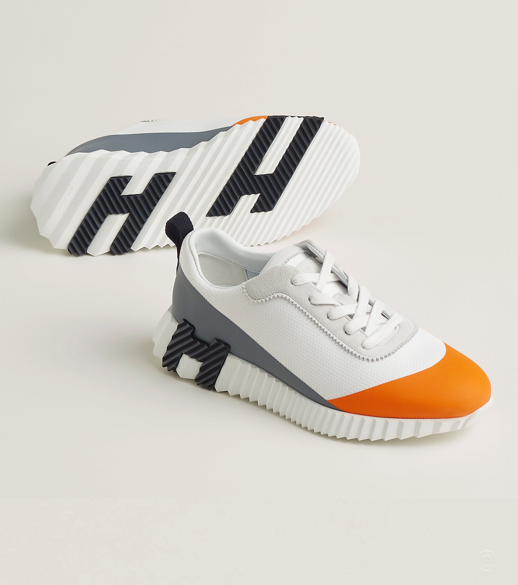 Bouncing sneaker