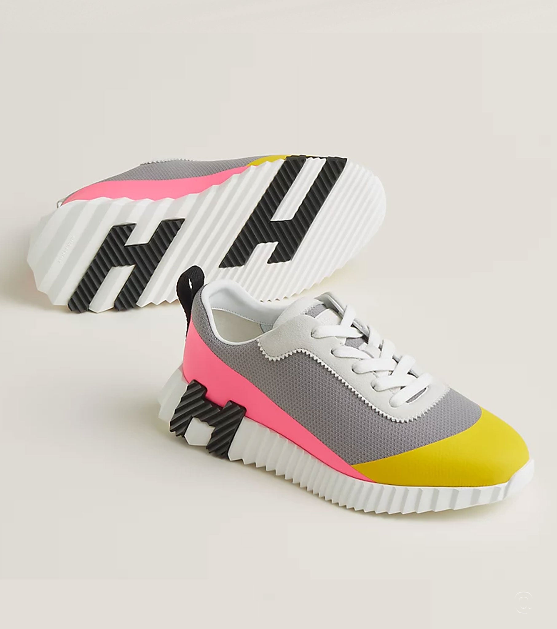 Bouncing sneaker