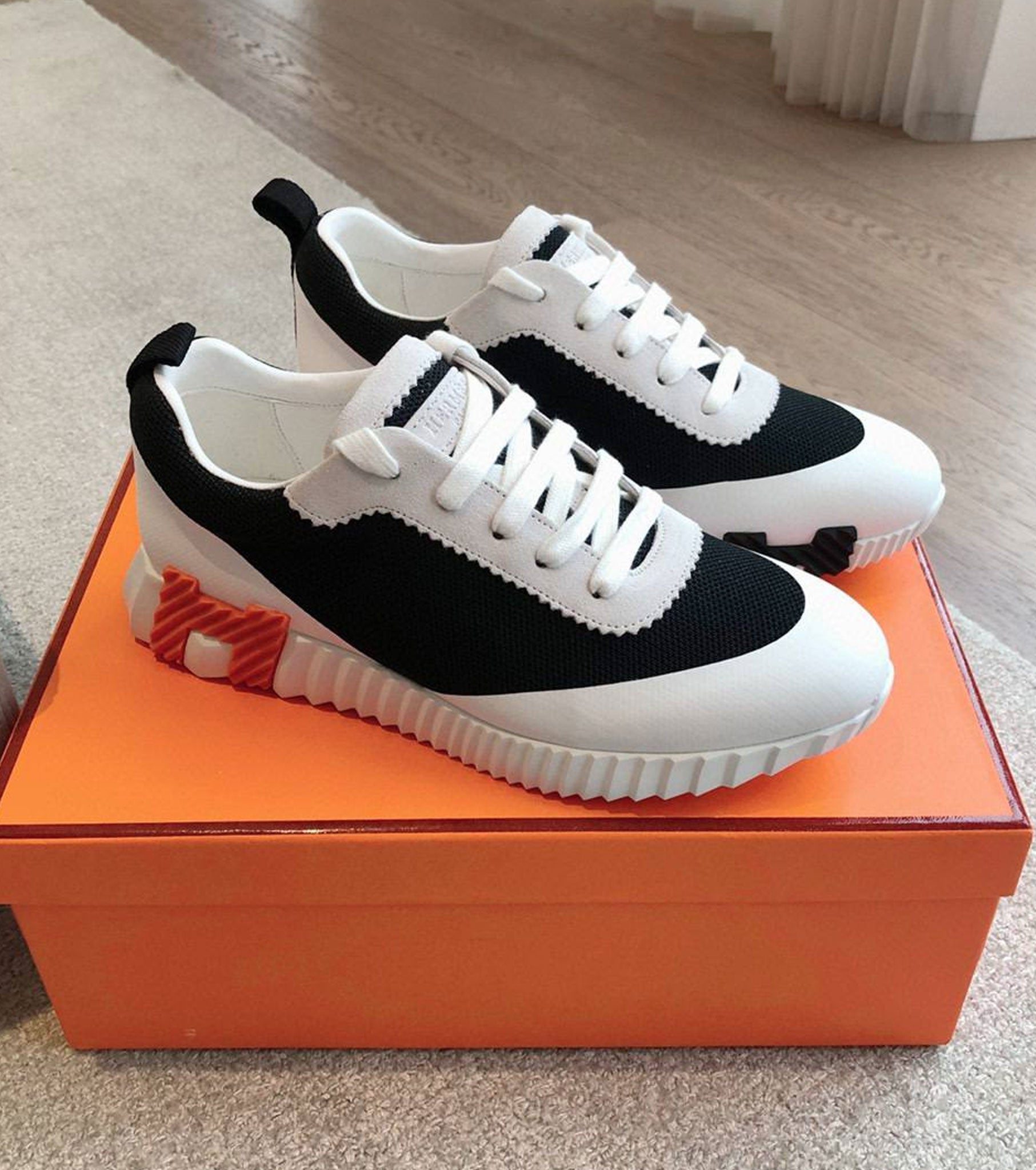 Bouncing sneaker