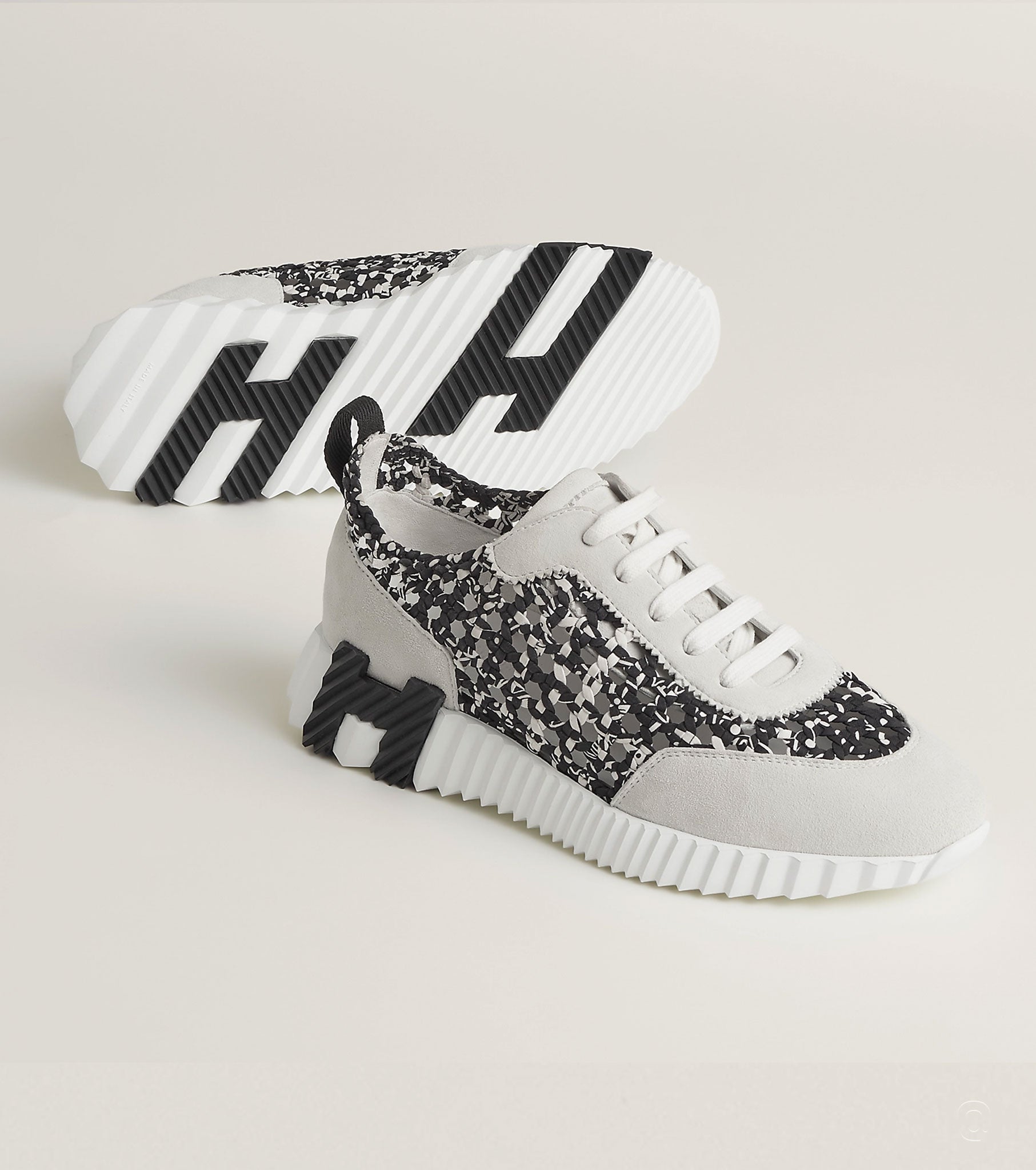 Bouncing sneaker