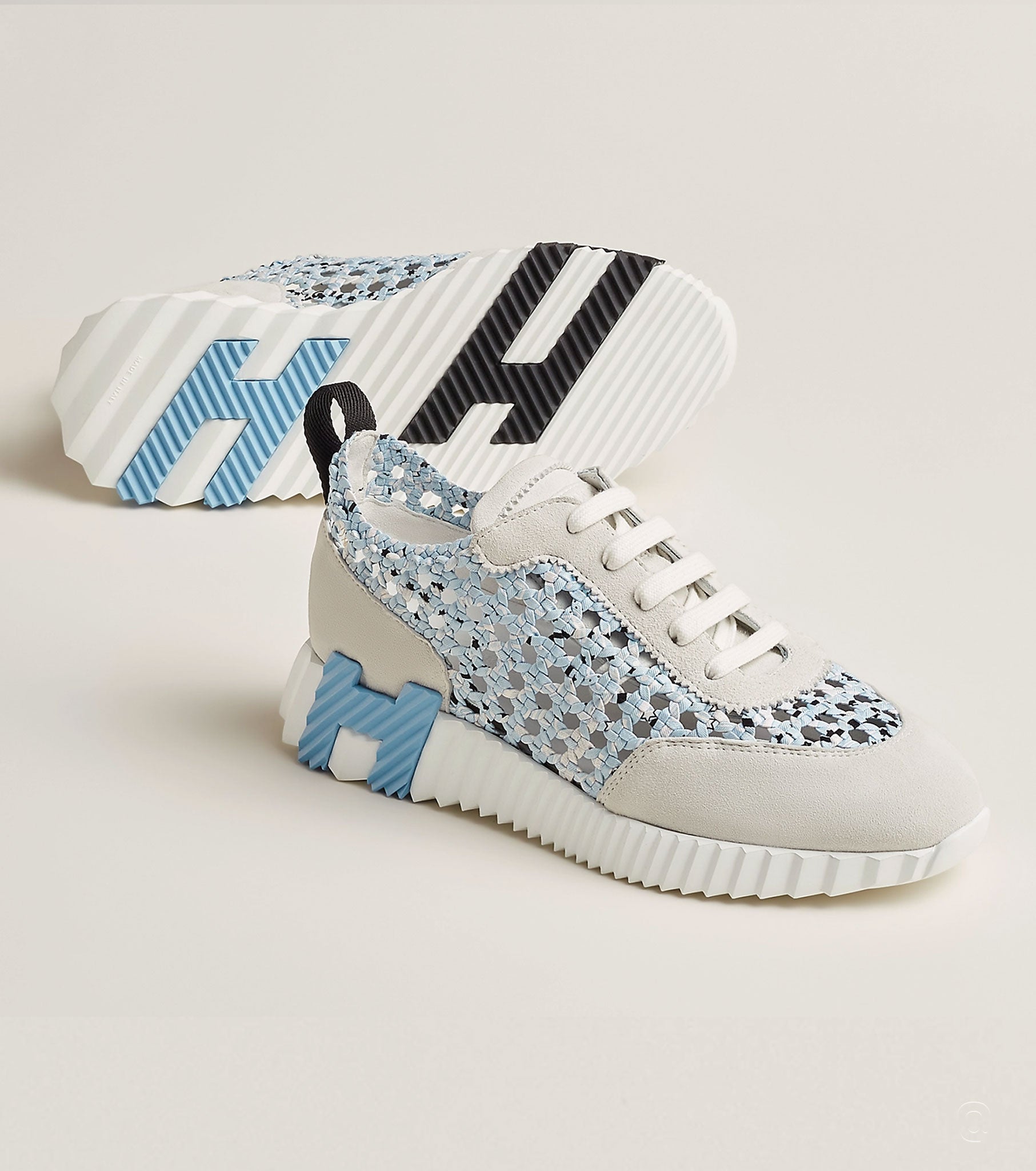 Bouncing sneaker