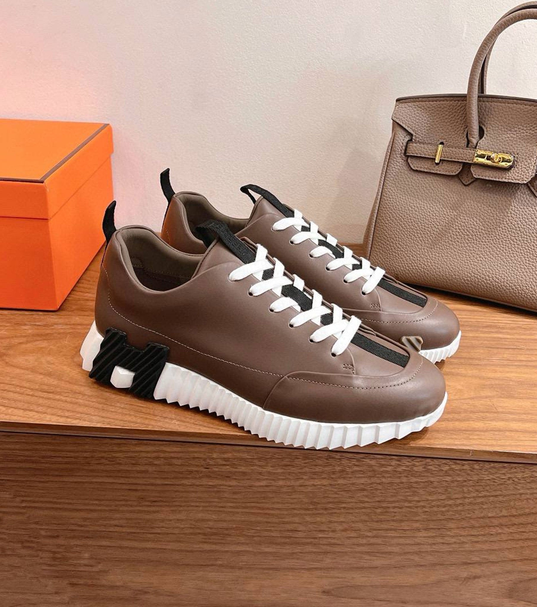 Jump sneaker