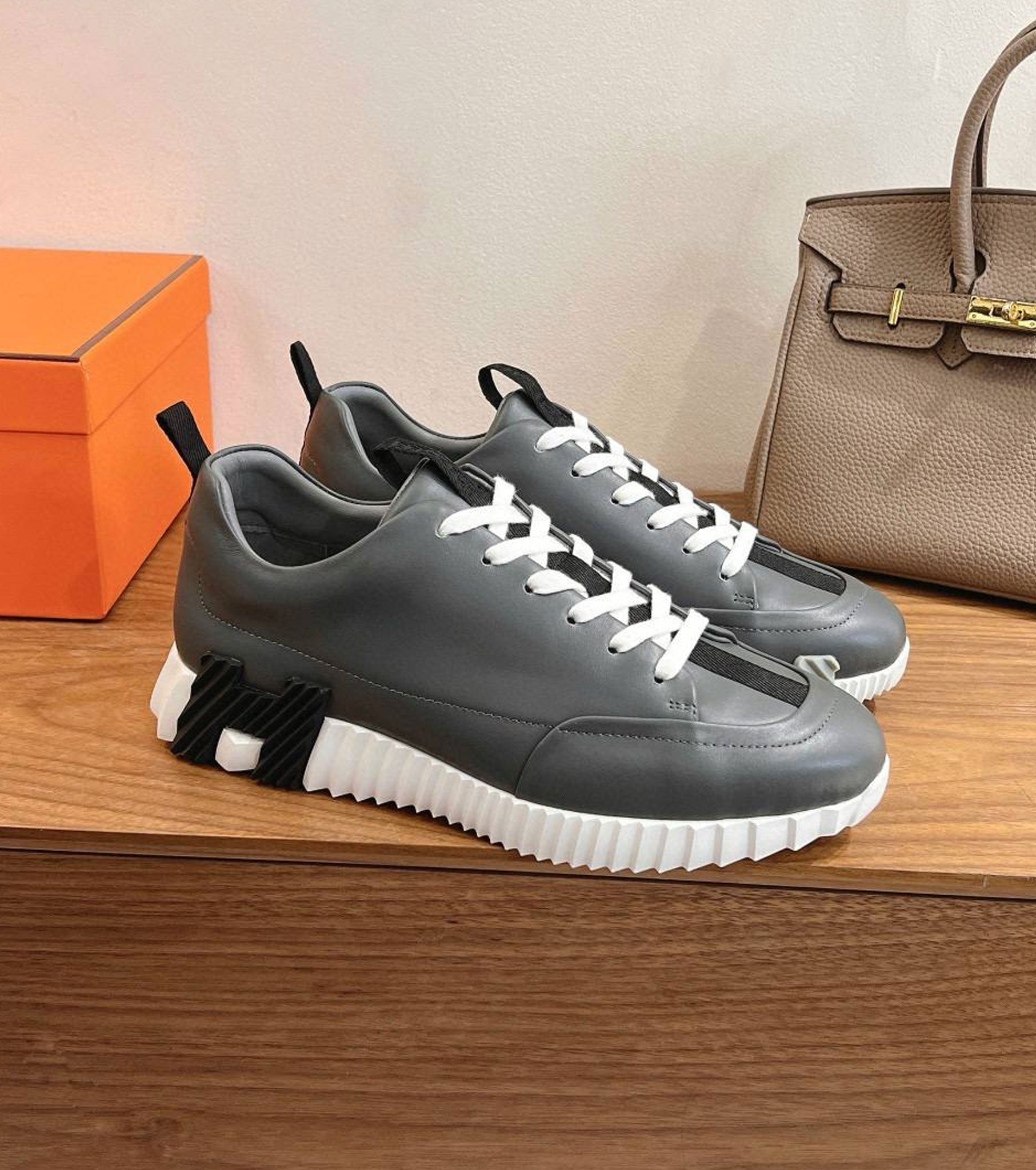 Jump sneaker