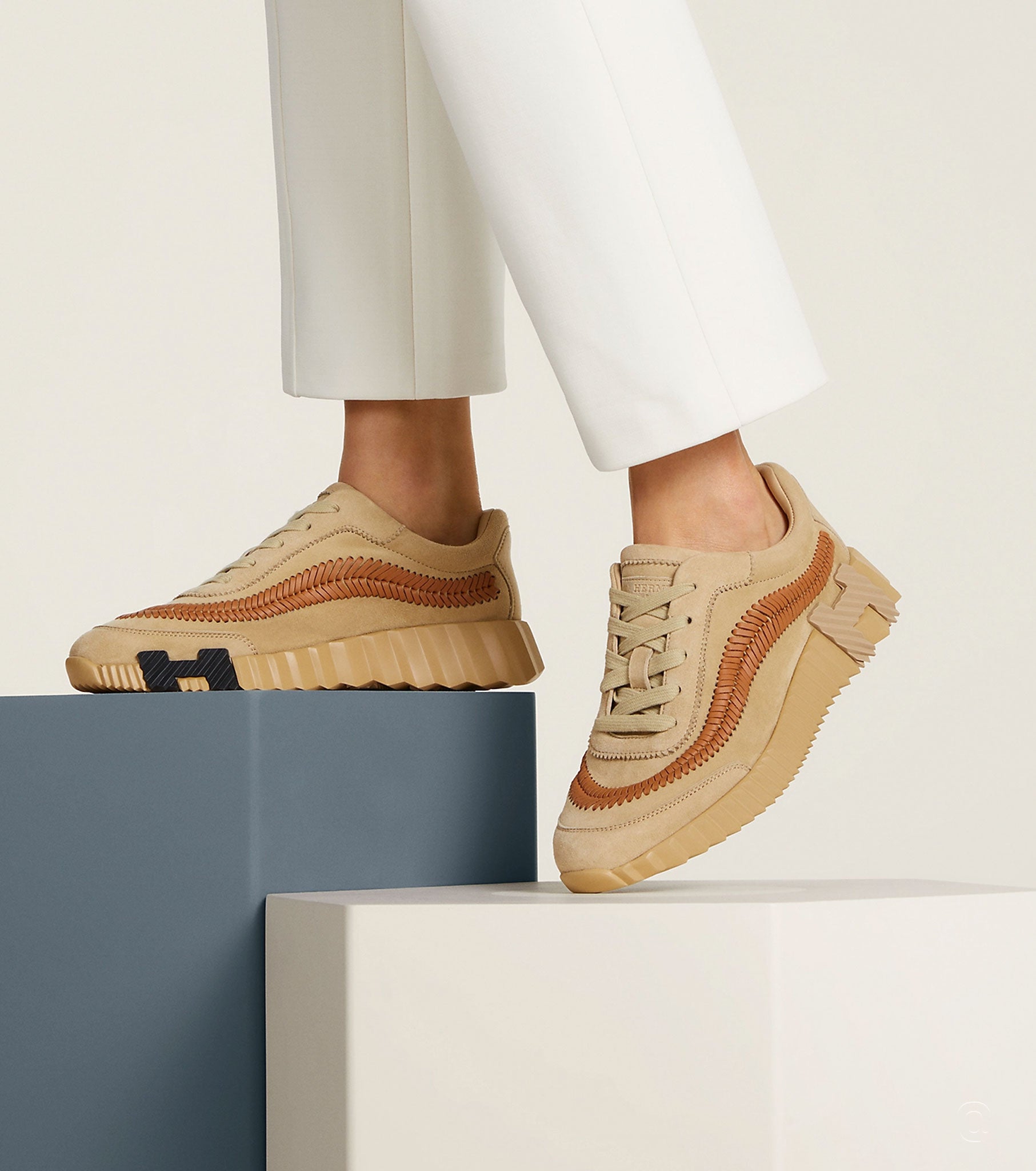 Bouncing sneaker