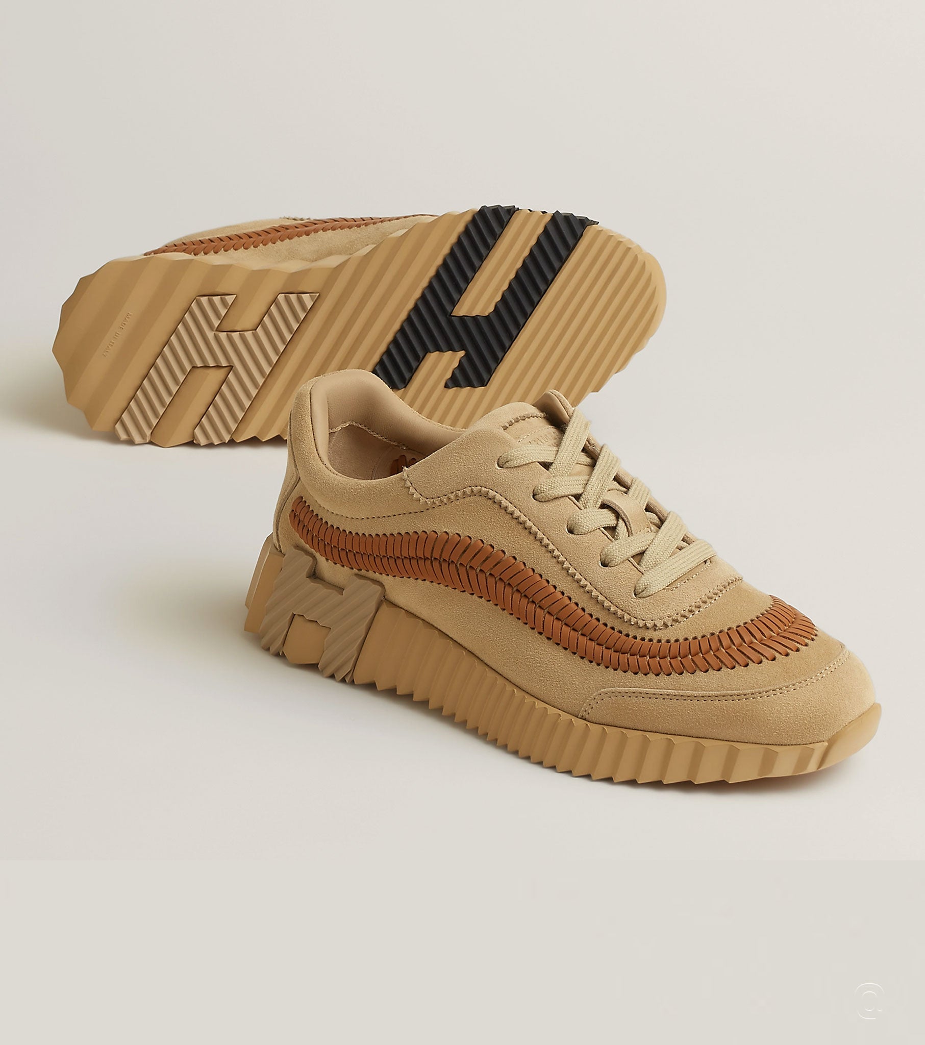 Bouncing sneaker