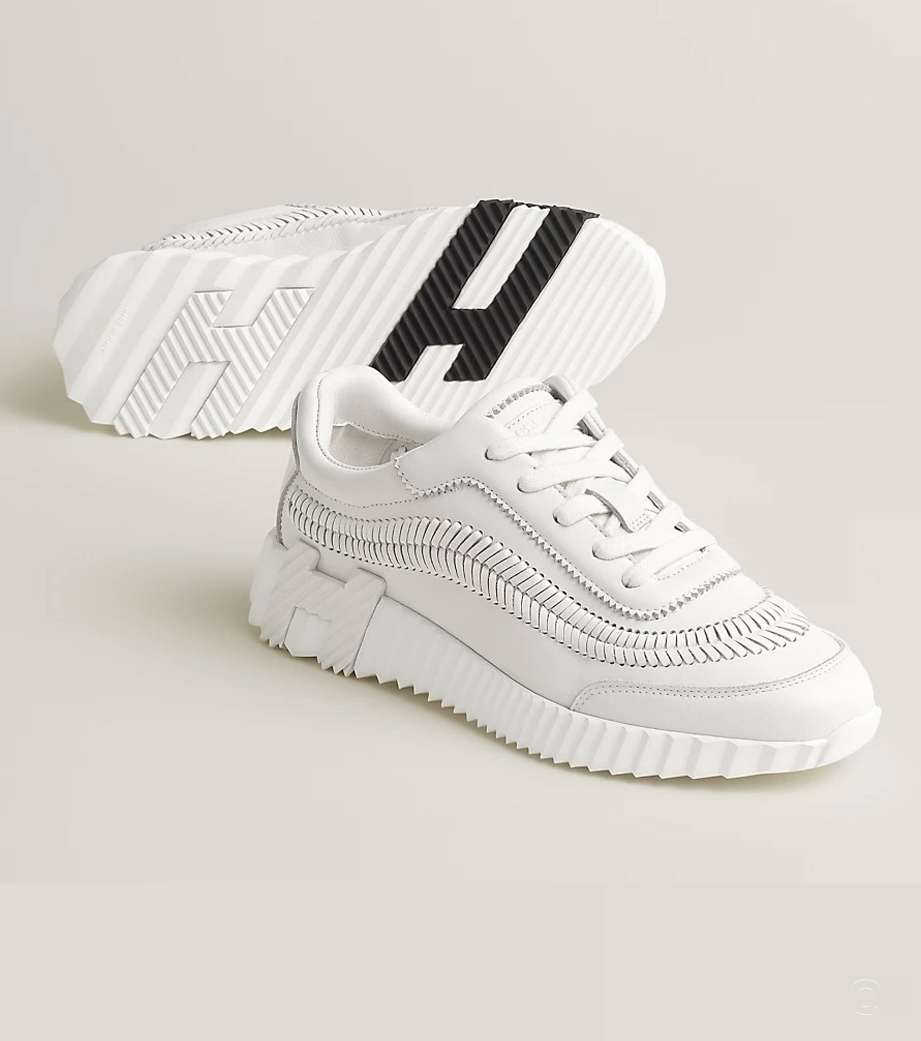 Bouncing sneaker