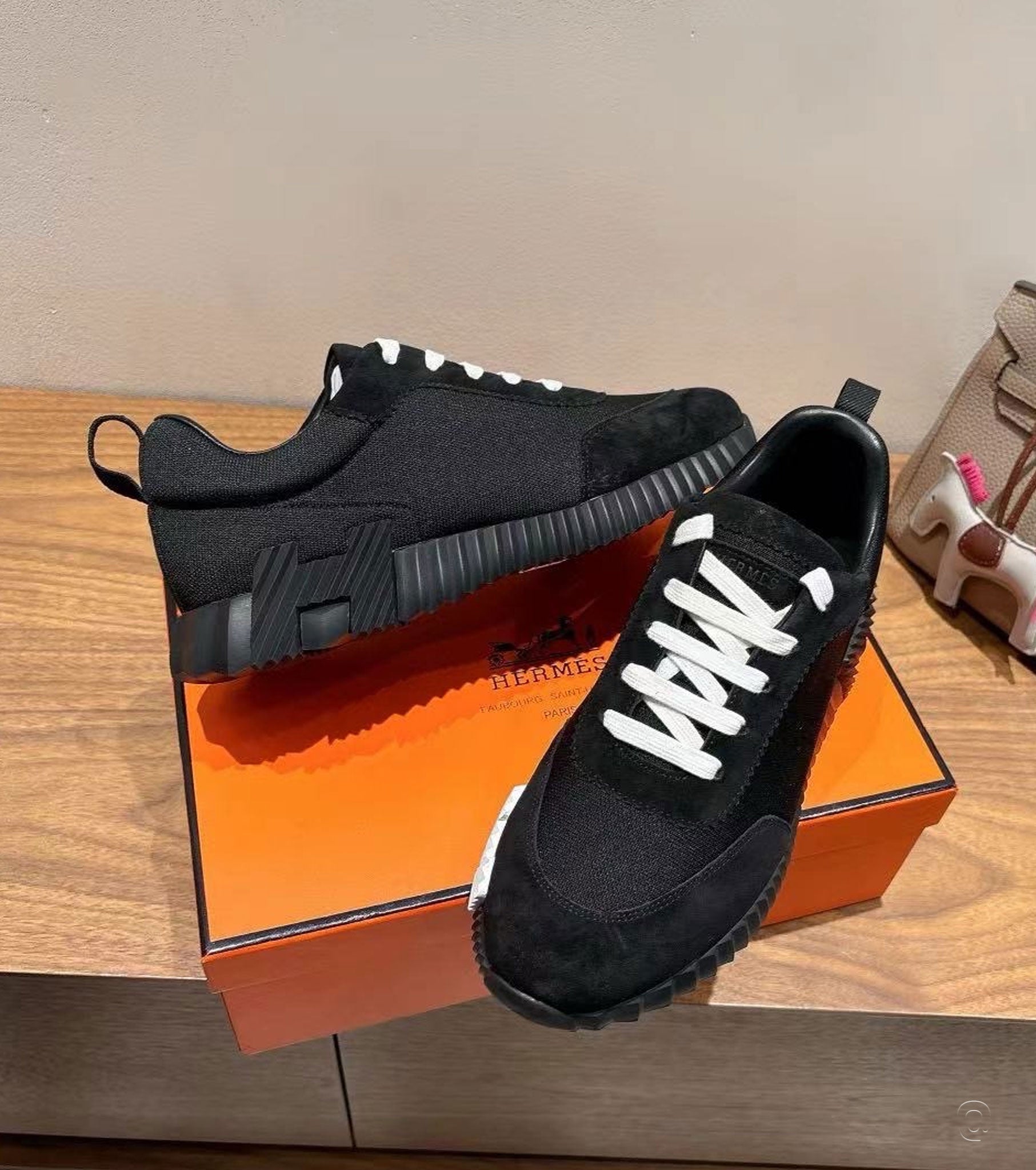 Bouncing sneaker