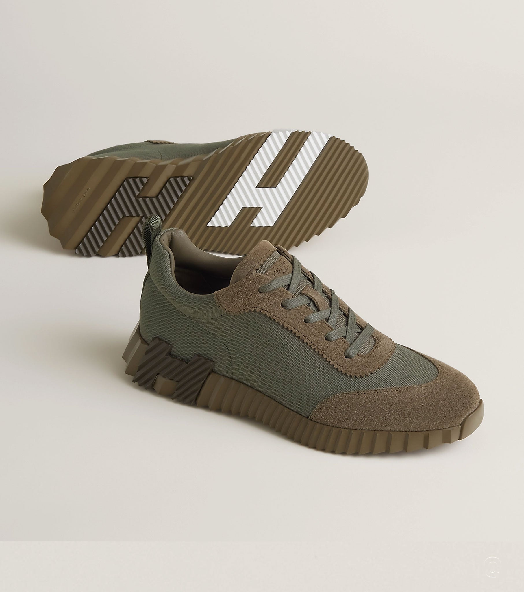 Bouncing sneaker